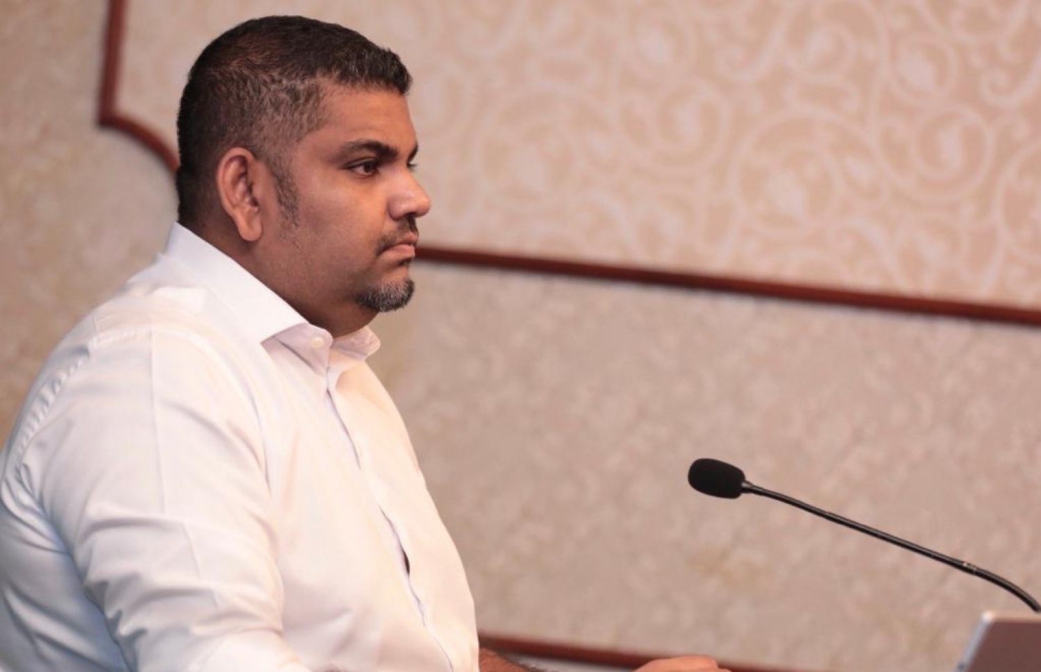 ރޭގެ މީޑިއާ ބްރީފިންގައި މަބްރޫކް، ނޫސްވެރިއެއްގެ ސުވާލު އައްސަވަނީ.