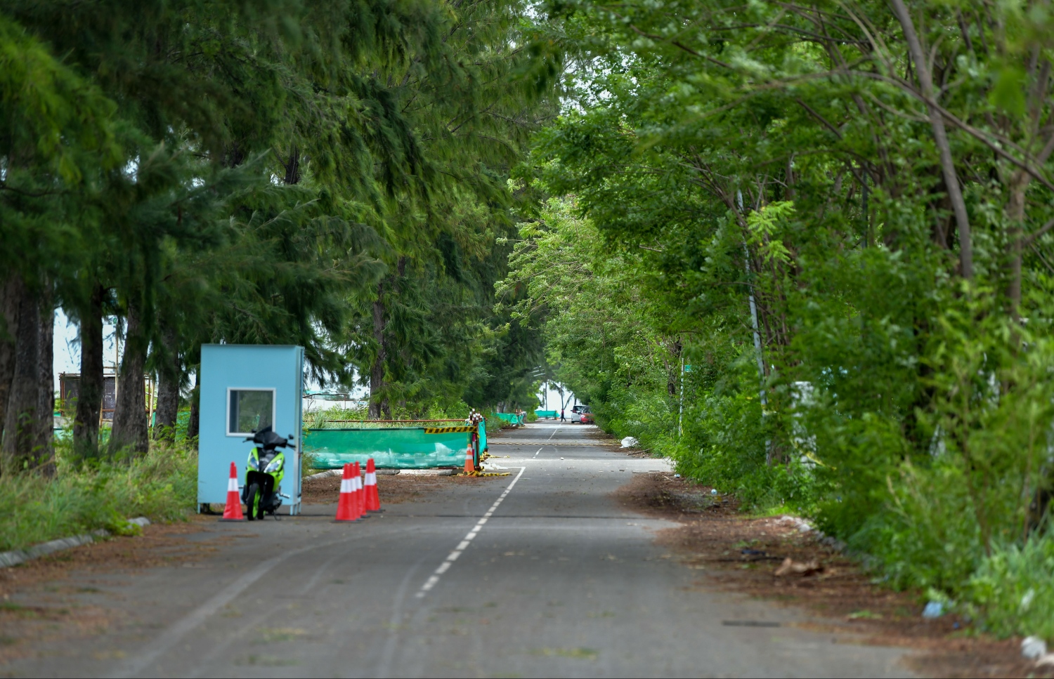 ހުޅުމާލެ: މެއި 21، 2020- ހުޅުމާލެ ލޮކްޑައުންގައި އޮތް އިރު، މަގުމަތި ހުސްކޮށް: މާލެ ސަރަހައްދުގައި މި ދުވަސްވަރު މަގުމައްޗަށް ނުކުމެވޭނީ ޚާއްސަ ހުއްދަ އޮންނަ ބަޔަކަށް، ވަކި ގަޑިތަކެއްގައި އެކަނި.---ފޮޓޯ: ނިޝާން އަލީ/މިހާރު