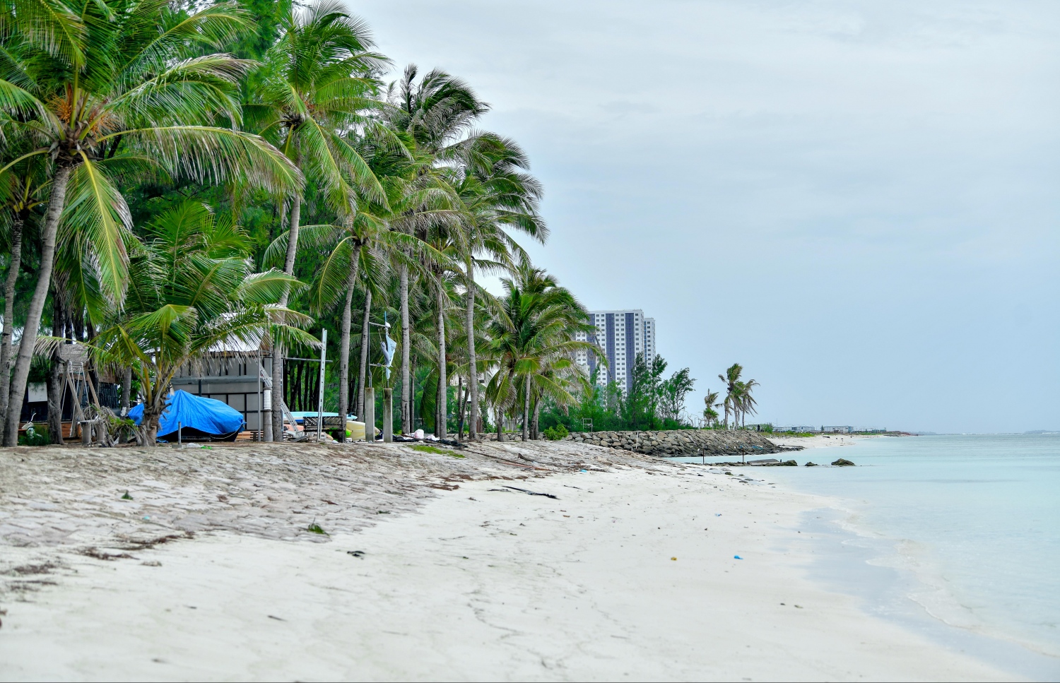 ހުޅުމާލެ: މެއި 21، 2020- ހުޅުމާލެ ލޮކްޑައުންގައި އޮތް އިރު، މި ރަށުގެ ބީޗް ސަރަހައްދު ހުސްކޮށް.---ފޮޓޯ: ނިޝާން އަލީ/މިހާރު