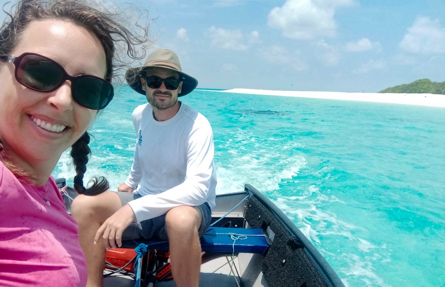 ލެސްލީ އާއި އޭނާގެ ފިރިމީހާ: ރާއްޖެ އެނބުރި އަންނަން ބޭނުންވޭ