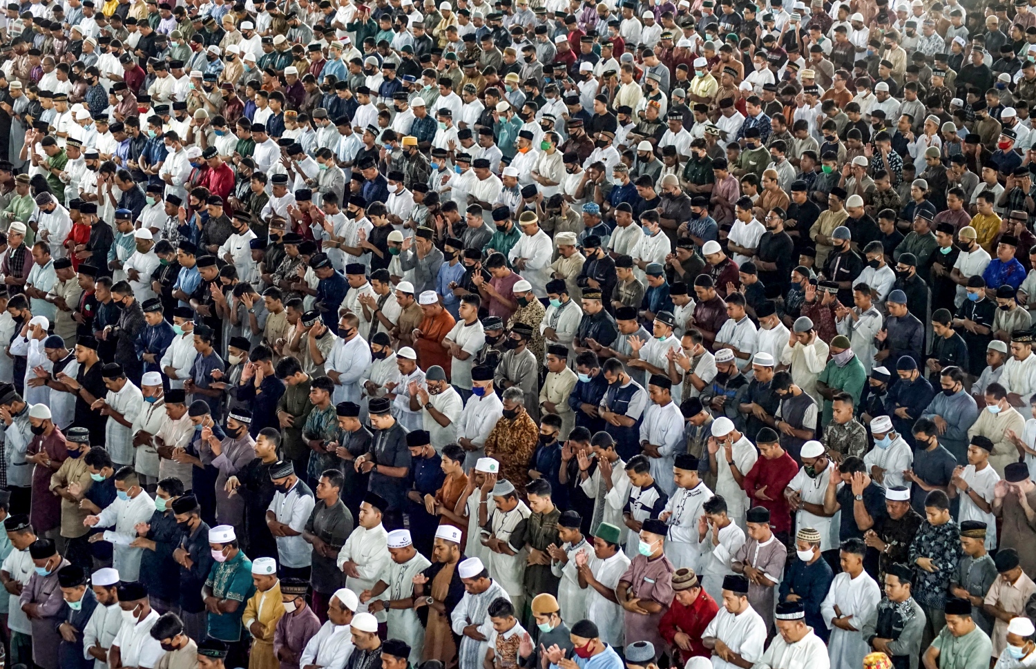 އަސޭ - މެއި 24، 2020: އިންޑޮނީޝިއާގެ އަސޭގައި މިއަދު އީދު ނަމާދު ކުރަނީ. --ފޮޓޯ:އޭއެފްޕީ