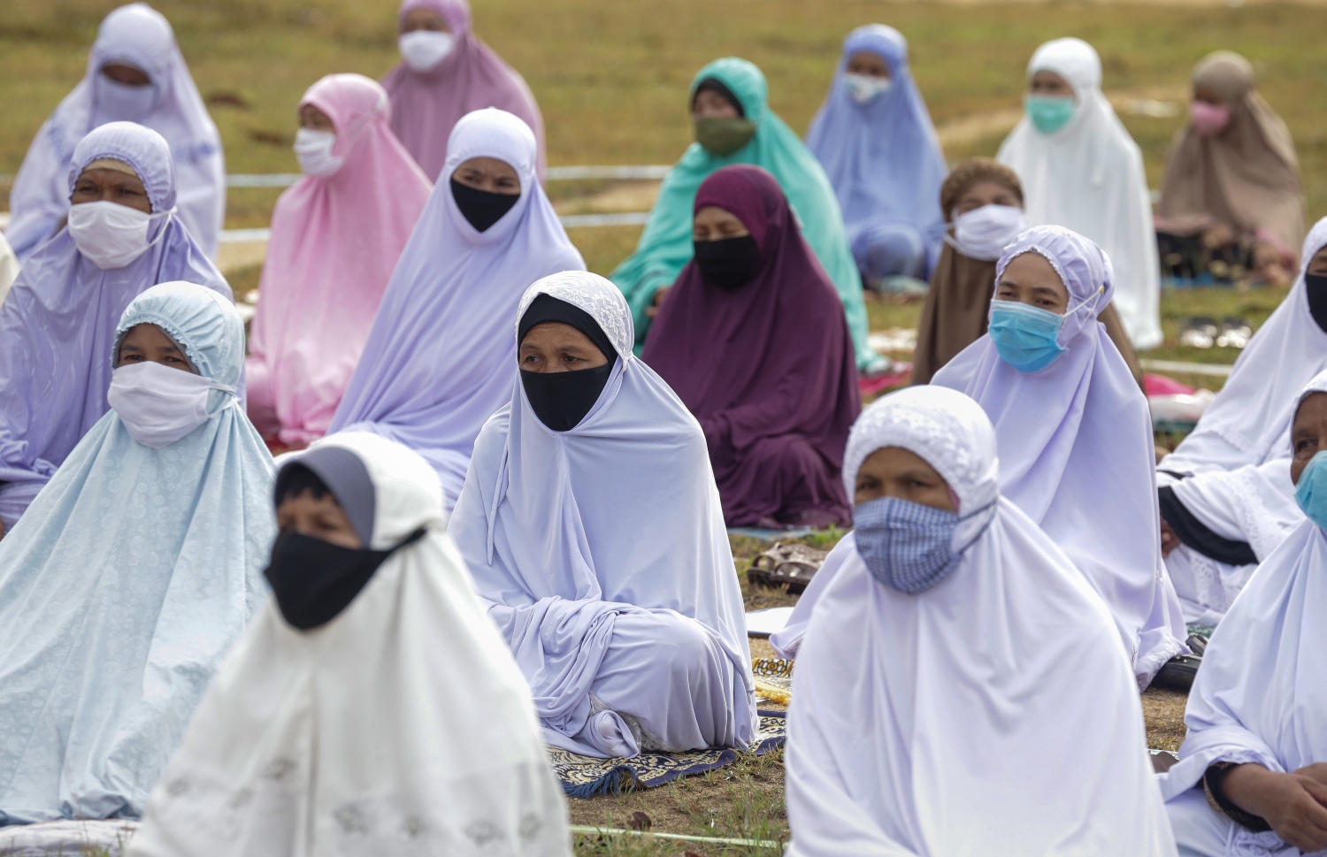 ނަރަތިވަތު - މެއި 24، 2020: ތައިލެންޑުގެ ދެކުނުގެ ޕްރޮވިންސެއް ކަމަށްވާ ނަރަތިވަތުގައި މިއަދު އީދު ނަމާދު ކުރަނީ. --ފޮޓޯ:އޭއެފްޕީ