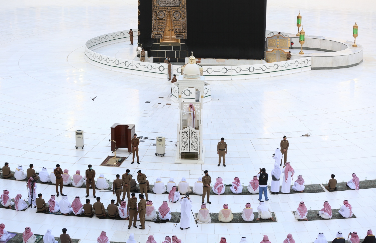 މައްކާ - މެއި 24، 2020: މައްކާގެ މާތްވެގެންވާ ހަރަމްފުޅުގައި މިއަދު އީދު ނަމާދު ކުރަނީ. --ފޮޓޯ:އޭއެފްޕީ