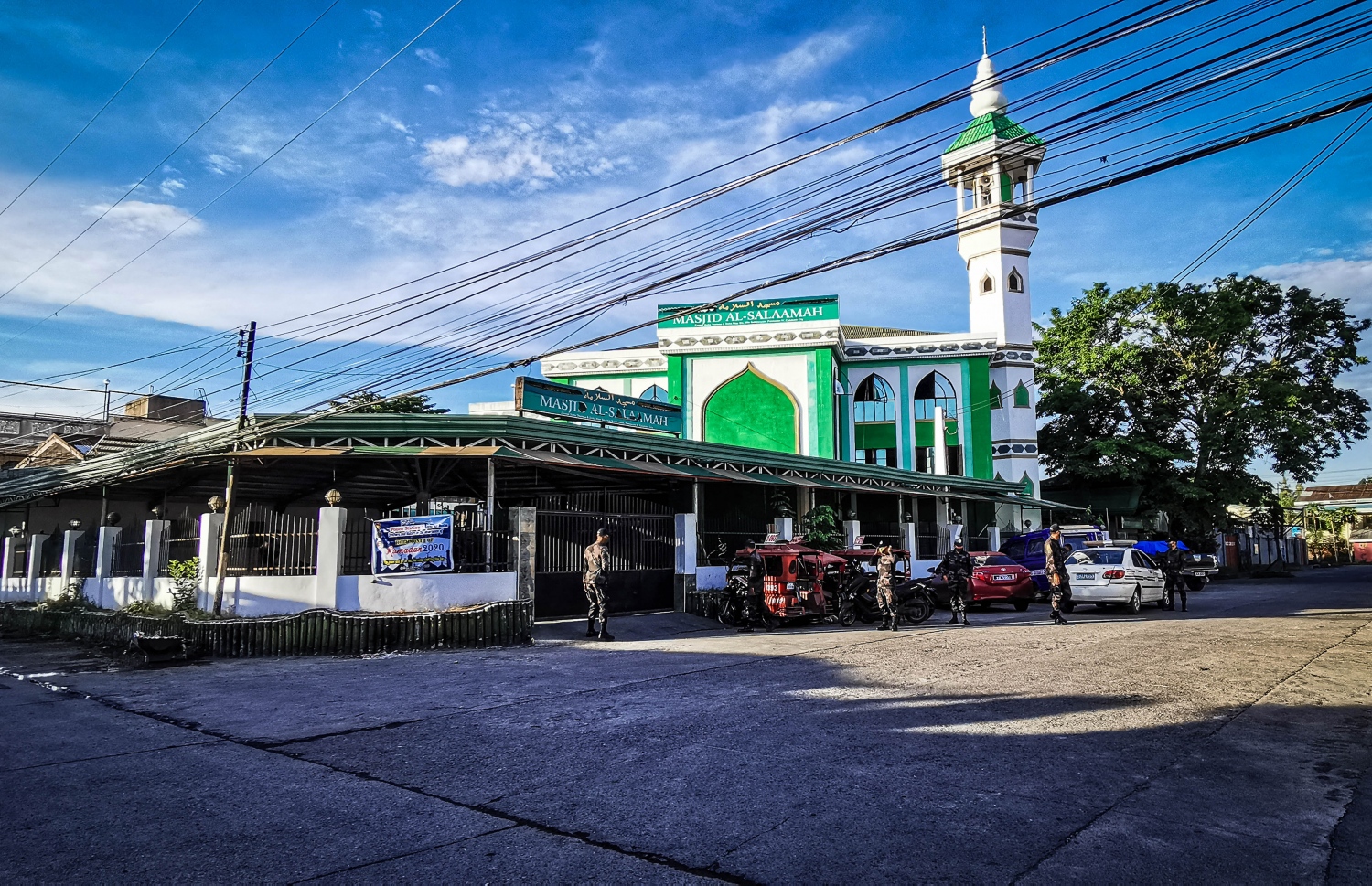 މިންޑަނާއޯ - މެއި 24، 2020: ފިލިޕީންސްގެ މިންޑަނާއޯގެ މިސްކިތެއް މިއަދުގެ އީދު ނަމާދުގެ ކުރިން ފުލުހުން ބަލަހައްޓަނީ. --ފޮޓޯ:އޭއެފްޕީ