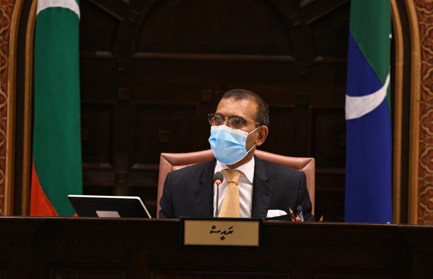 މާލެ: މެއި 26، 2020: މަޖިލިސް މެމްބަރުން މިއަދުގެ ޖަލްސާގައި ރައްޔިތުން މަޖިލީހުގެ ރައީސް މުހައްމަދު ނަޝީދު މާސްކު އަޅުއްވައިގެން ޖަލްސާގައި.-- ފޮޓޯ: މަޖިލިސް