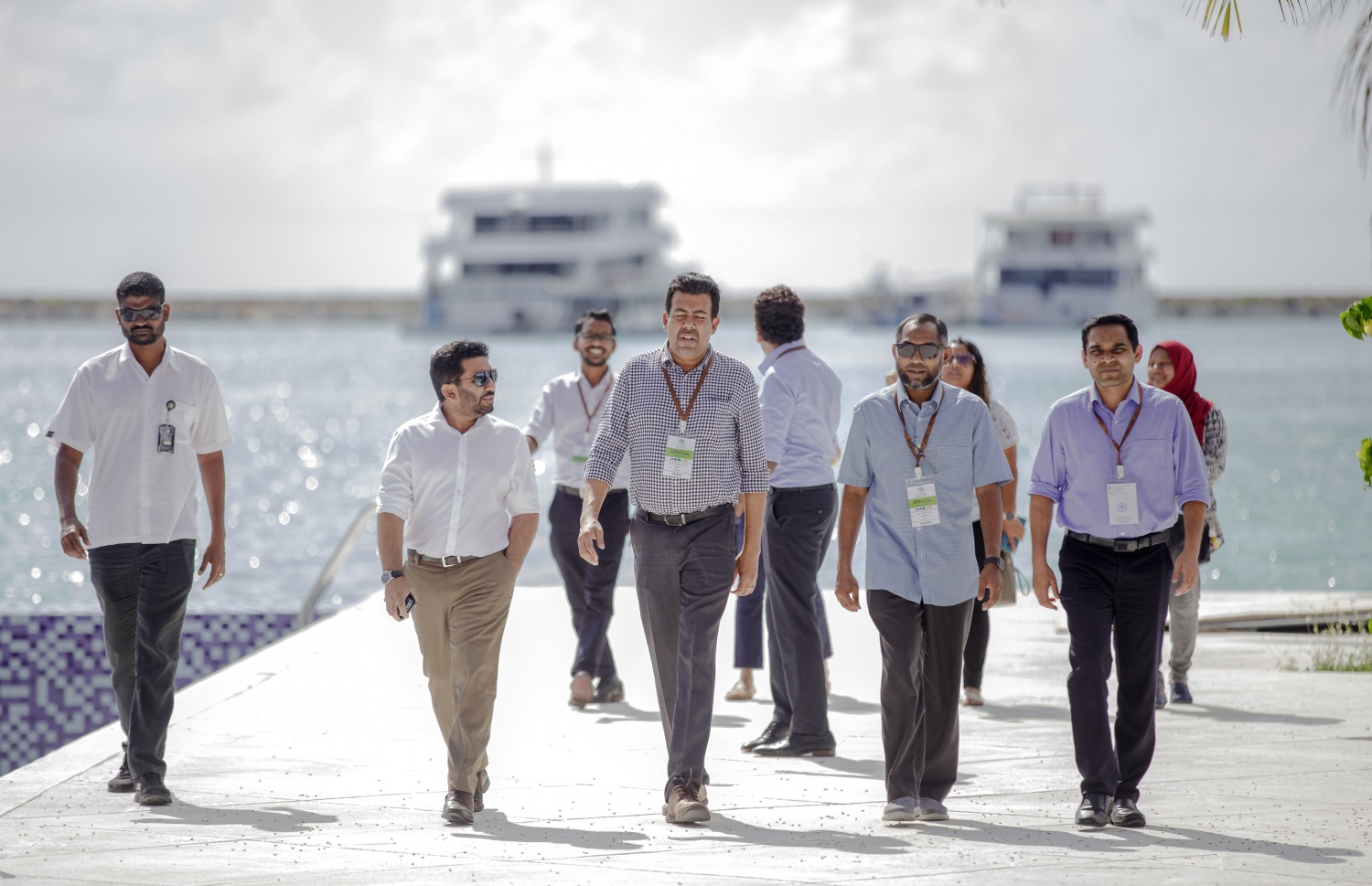 މިނިސްޓަރު އަމީން، ކޮވިޑް-19 އާ ގުޅޭ ކަންކަމުގައި ސަރުކާރަށް ލަފާދޭ ޓެގްގެ މެމްބަރުންނާ އެކު ކަރަންޓީން މަރުކަޒެއްގެ ކަންކަން ބެއްލެވުމުގައި.