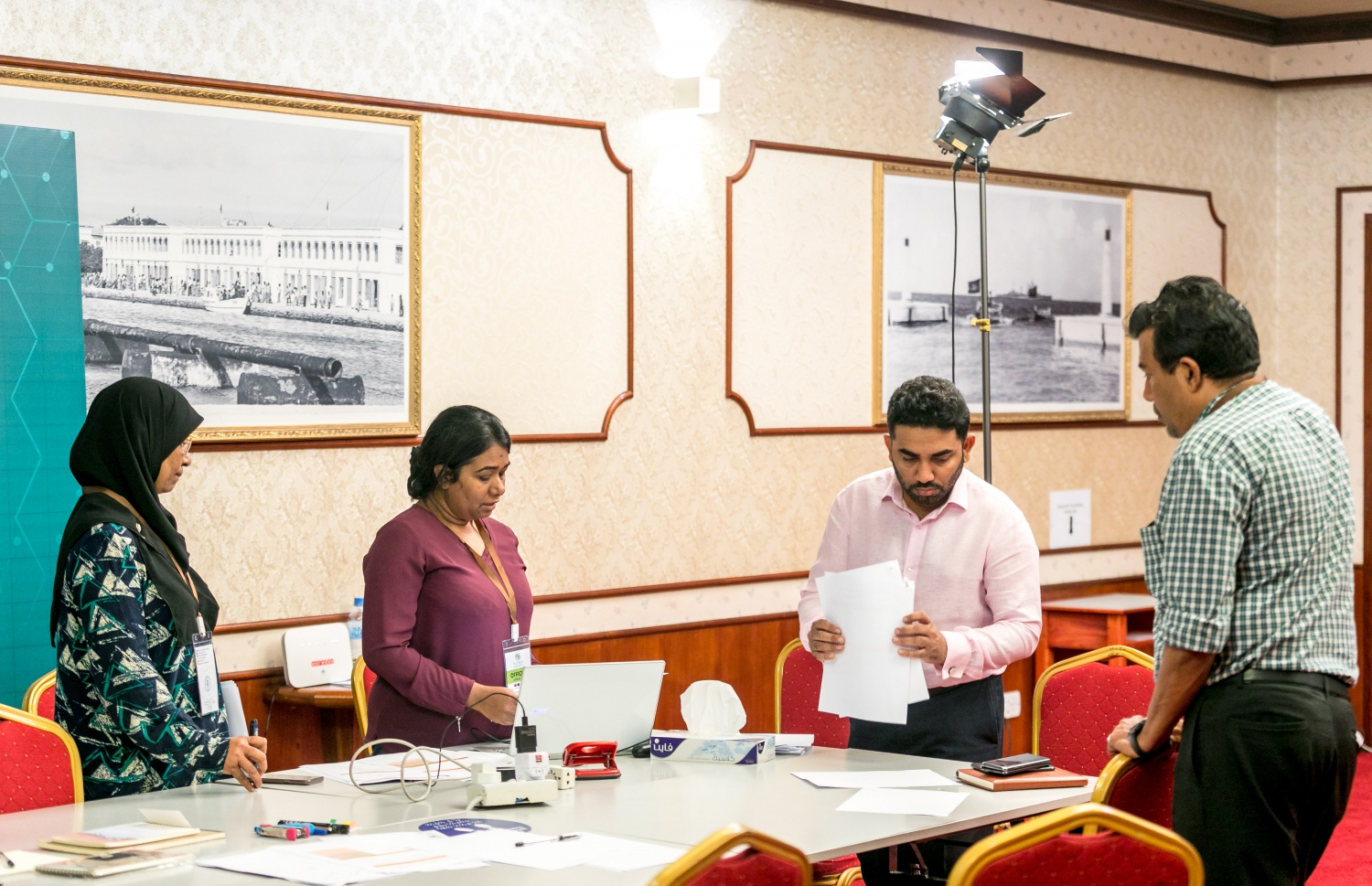 އެންއީއޯސީ ހިންގާ ދަރުބާރުގޭގައި މިނިސްޓަރު އަމީން މަސައްކަތްތަކުގައި: މިދިޔަ ތިން މަހު މި ނޫން ކަމެއް އޭނާ ނުކުރައްވާ.