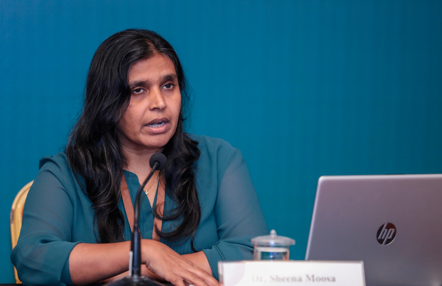 މިރޭގެ މީޑިއާ ބްރީފިންގައި ޑރ. ޝީނާ ވާހަކަ ދައްކަވަނީ.