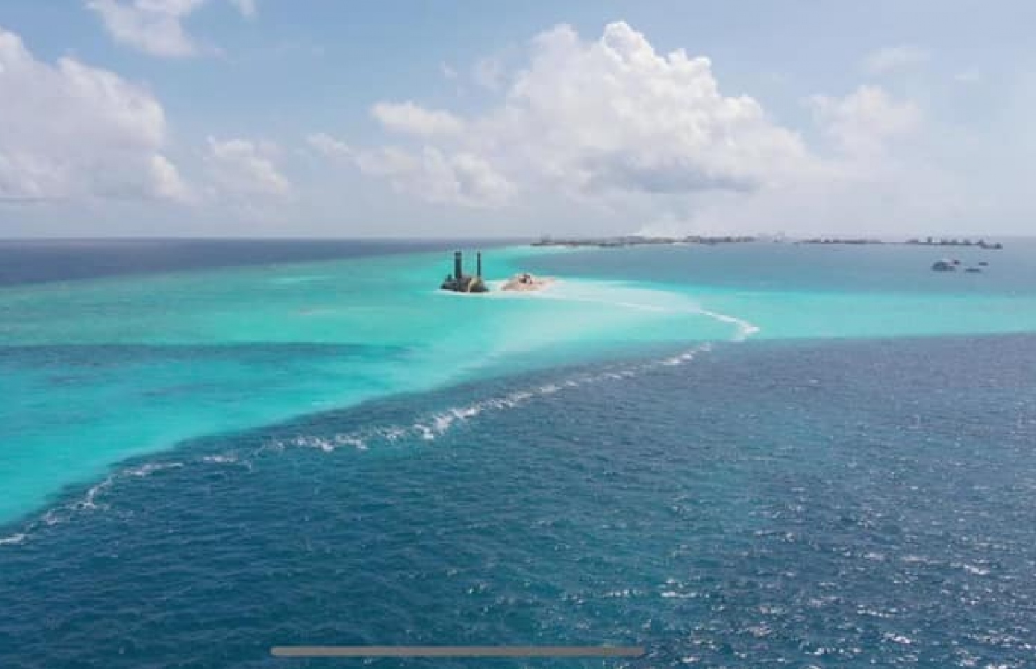 ގުޅީފަޅުގެ ބިން ހިއްކަން ފެށުން: ވިލިމާލެ ފަރަށް ގެއްލުން ލިބޭތީ އީޕީއޭ އިން އަންނަނީ އެކަން ބަލަމުން-- ފޮޓޯ: ޒޫނާ ނަސީމް