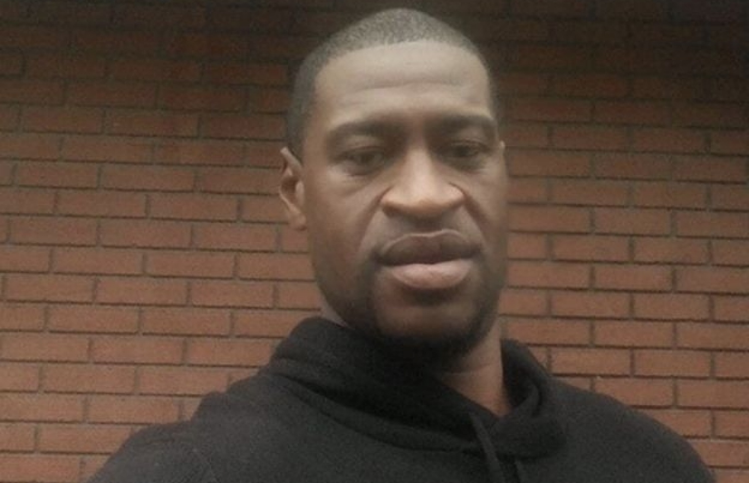 ފުލުހުންގެ ބެލުމުގެ ދަށަށް ގެންދިއުމުގެ ތެރޭގައި މަރާލި ޖޯޖް ފްލޮއިޑް.