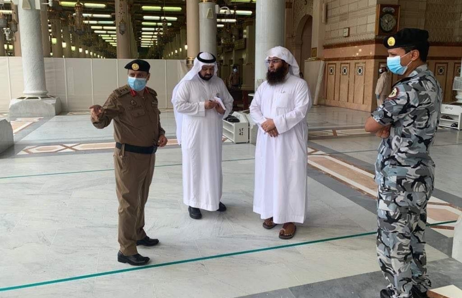 މަސްޖިދުއް ނަބަވީ ހުޅުވާލުމުގެ ކުރިން ތައްޔާރީތައް ރޭ ކުރިއަށް ގެންދަނީ. --ފޮޓޯ:ހަރަމައިން