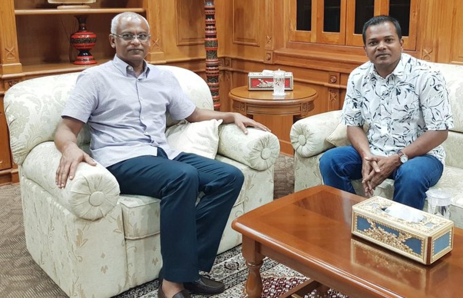 ރައީސް އިބްރާހިމް މުހައްމަދު ސޯލިހާއި އައްޑޫގެ އާ މޭޔަރު ނިޒާރު ކުރިން ބޭއްވެވި ބައްދަލުވުމެއްގެ ތެރެއިން: އައްޑޫގައި އިންޑިއާގެ ކޮންސިއުލޭޓް އޮފީހެއް ގާއިމުކުރަން ނިޒާރު ތާއީދު ކުރައްވާ.