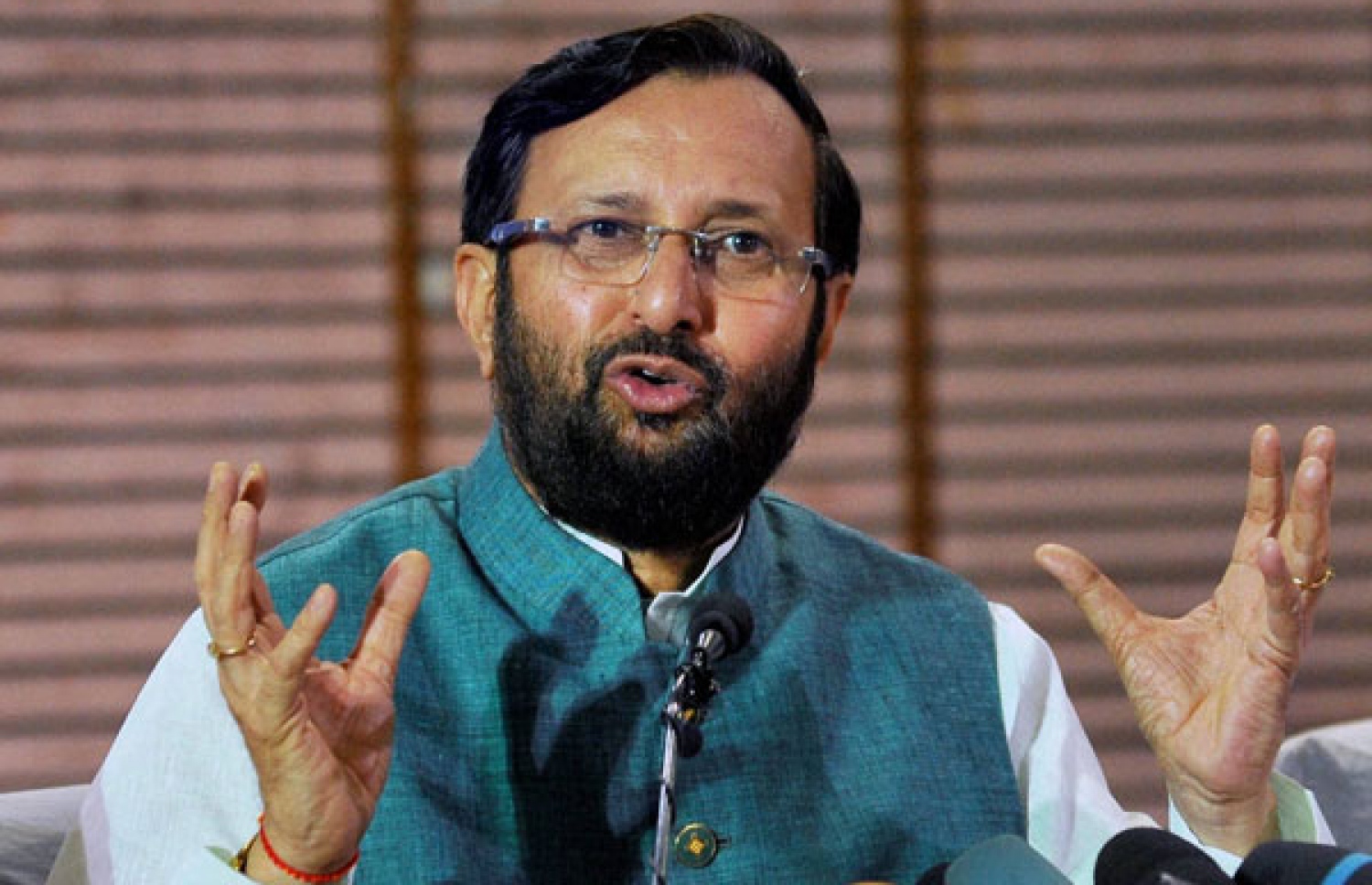 މިނިސްޓަރު ޖަވޭދުކަރް.