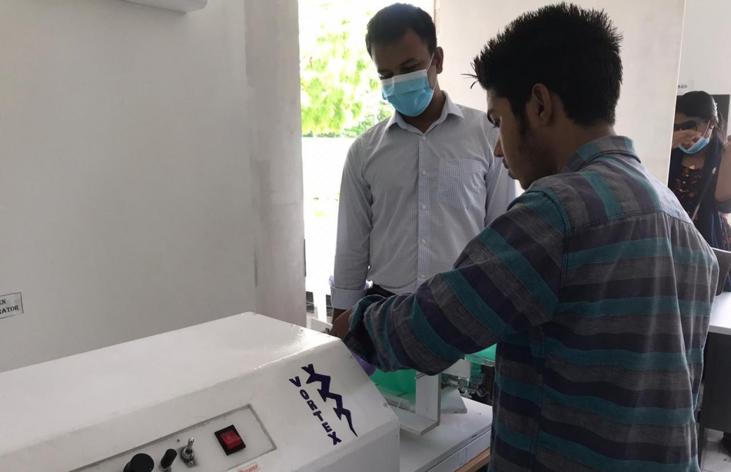 ސިއްހީ މަރުކަޒަށް ގެންގޮސްގެން އަޝްހަމް ވެންޓިލޭޓަރު ޓެސްޓު ކުރަނީ