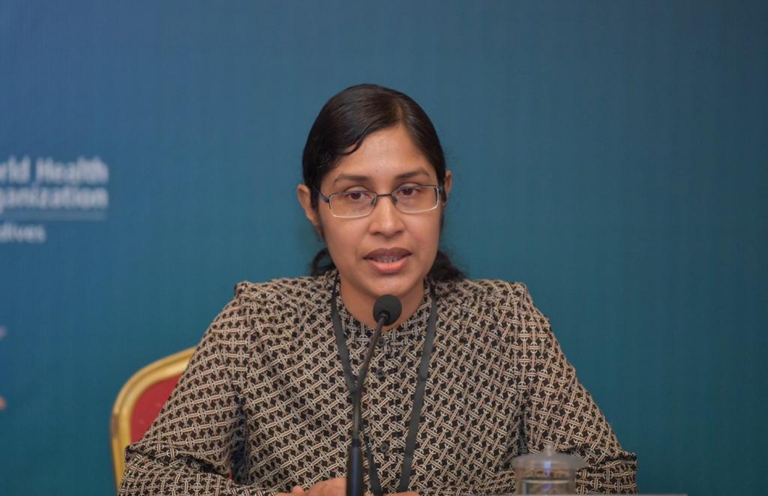 ކޮވިޑުގައި ރާއްޖެ އޮތް ހާލަތާ ގުޅޭ ގޮތުން ޑރ. ނަޒްލާ ނޫސްވެރިންނާ ވާހަކަ ދައްކަވަނީ.