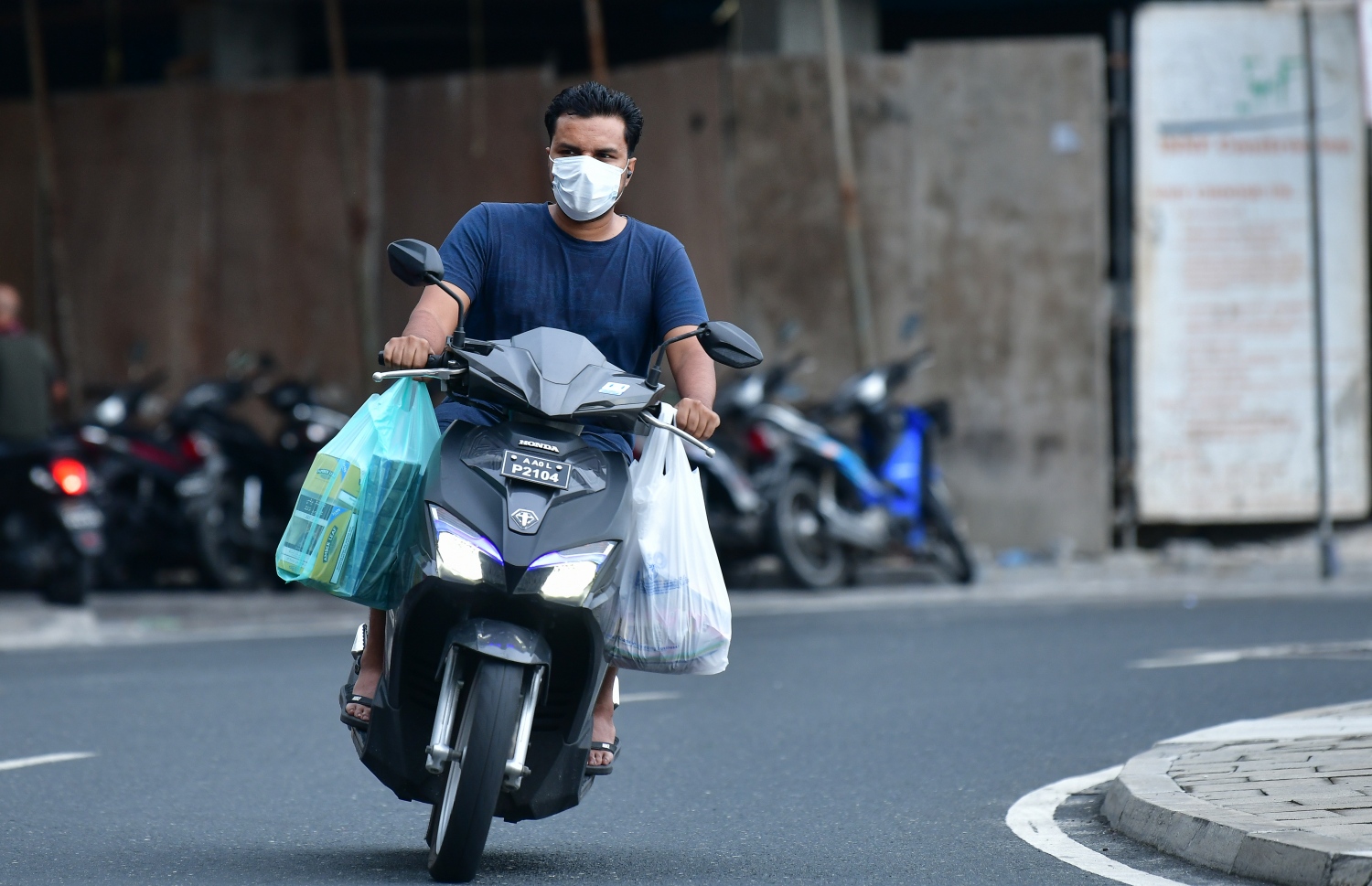 މާލެ: ޖޫން 6، 2020: އެޗްޕީއޭ އިން މޭ މަހު 28 ގައި ލޮކްޑައުން އަށް ދިން ލުޔާއެކު، މާލެތެރެ ހަލަބޮލިވުން.-- ފޮޓޯ: ނިޝާން އަލީ، އަހުމަދު އަވްޝަން / މިހާރު