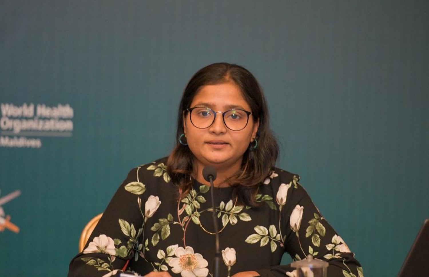 މިރޭގެ މީޑިއާ ބްރީފިންގައި ހެލްތު މިނިސްޓްރީގެ އެސިސްޓެންޓް ޑިރެކްޓަރު ޝައިނާ ނޫސްވެރިންނާ ވާހަކަ ދައްކަވަނީ.