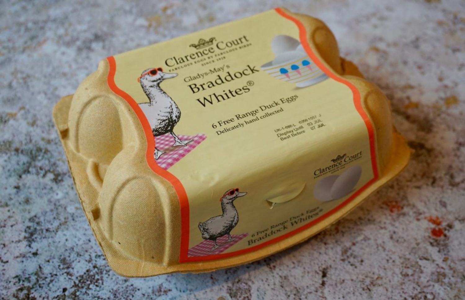 ކްލިއަރެސް ކޯޓްގެ އަސްދޫނި ބިސްތަކެއް.