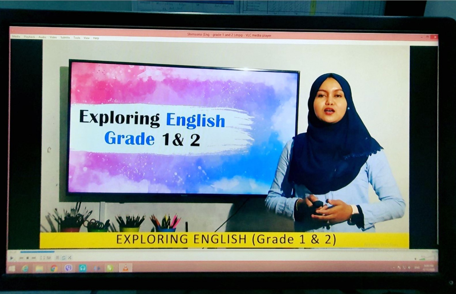 ދުވާފަރު ޕްރައިމަރީ ސްކޫލު ޓެލިކިލާސް އިން، ޓީޗަރަކު ގްރޭޑު 1 އަދި 2 އަށް ކިޔަވައިދެނީ.-- ފޮޓޯ: ދުވާފަރު ޕްރައިމަރީ ސްކޫލު