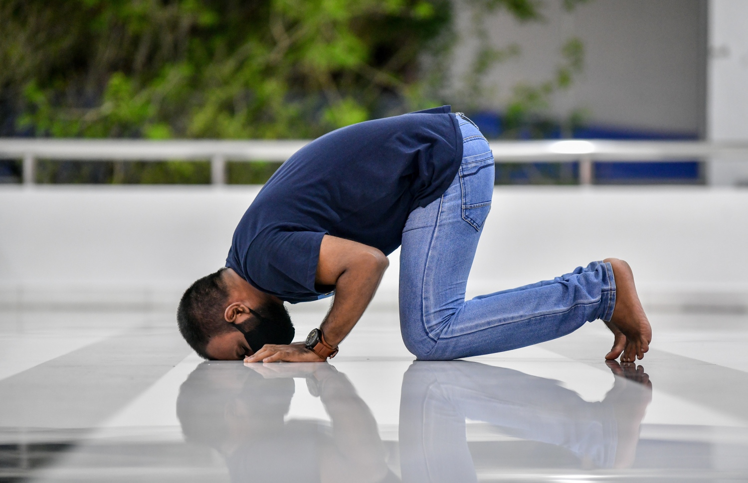 މާލެ: ޖޫން 17، 2020: ލޮކްޑައުންއަށް ފަހު މާލެ އާއި ވިލިމާލެ އާއި ހުޅުމާލޭގެ މިސްކިތްތައް ހުޅުވާލުން: މިސްކިތްތައް ހުޅުވާލި ނަމަވެސް ޖަމާއަތުގައި ނަމާދު ނުކުރެވޭނެ ކަމަށް އިސްލާމިކް މިނިސްޓްރީ އިން ވަނީ އަންގާފައި.-- ފޮޓޯ: ނިޝާން އަލީ / މިހާރު