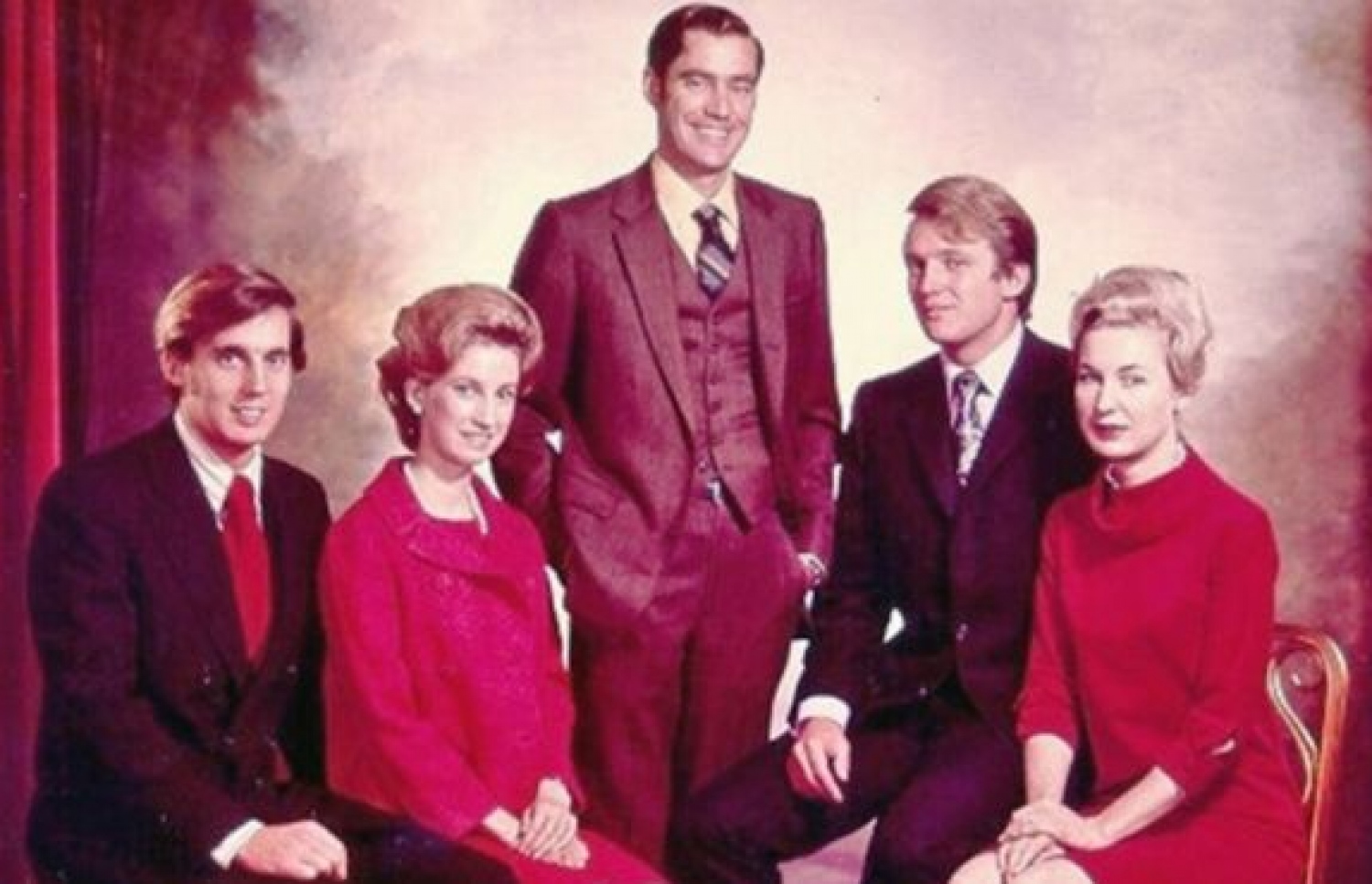 ޓްރަމްޕްގެ އާއިލާގެ ބޭފުޅުން.