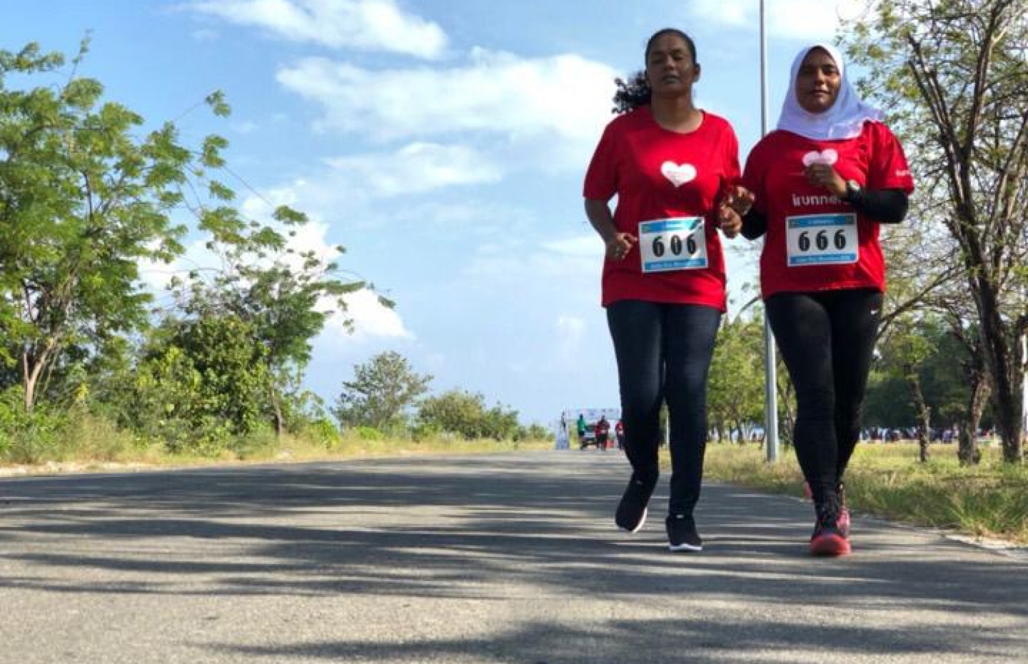 ފާތުން (ވ) ދިގު ދުވުމެއްގައި ބައިވެރިވަނީ: އެކި ރޭސްތަކުގައި ދުވަން އޭނާ ބޭނުންވޭ