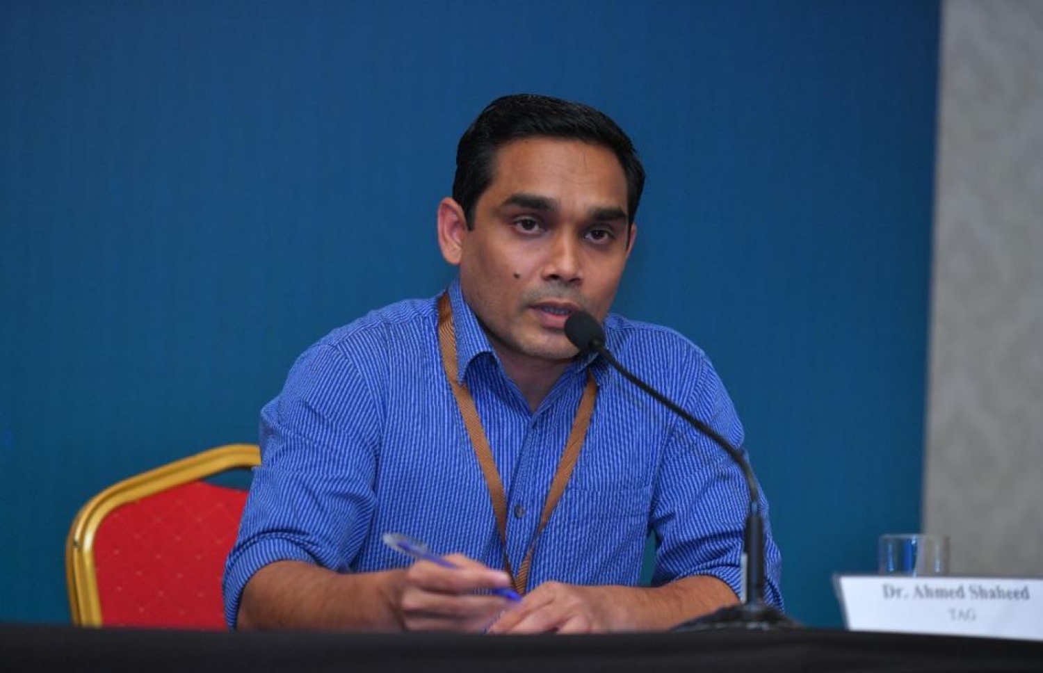 މިރޭގެ މީޑިއާ ބްރީފިންގައި ޑރ. ޝަހީދު ވާހަކަ ދައްކަވަނީ.