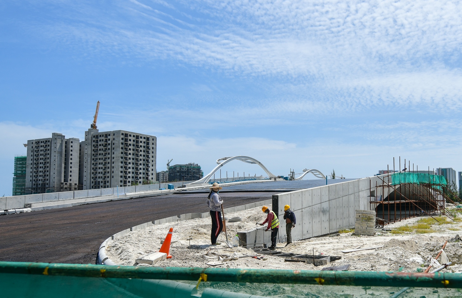 މާލެ: ޖޫން 23، 2020: ހުޅުމާލެ ފުރަތަ ފިޔަވައްސާ ދެ ވަނަ ފިޔަވަހި ގުޅާލަން އަޅާ ބްރިޖުތަކުގެ ފަހުގެ ފޮޓޯތައް.-- ނިޝާން އަލީ /މިހާރު