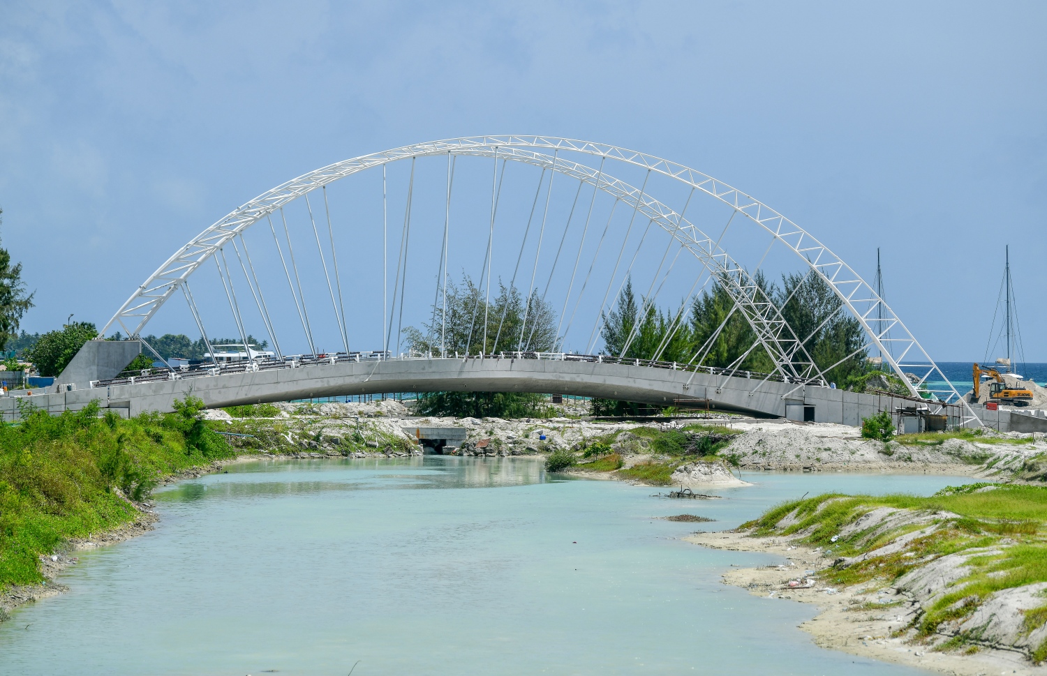 މާލެ: ޖޫން 23، 2020: ހުޅުމާލެ ފުރަތަ ފިޔަވައްސާ ދެ ވަނަ ފިޔަވަހި ގުޅާލަން އަޅާ ބްރިޖުތަކުގެ ފަހުގެ ފޮޓޯތައް.-- ނިޝާން އަލީ /މިހާރު