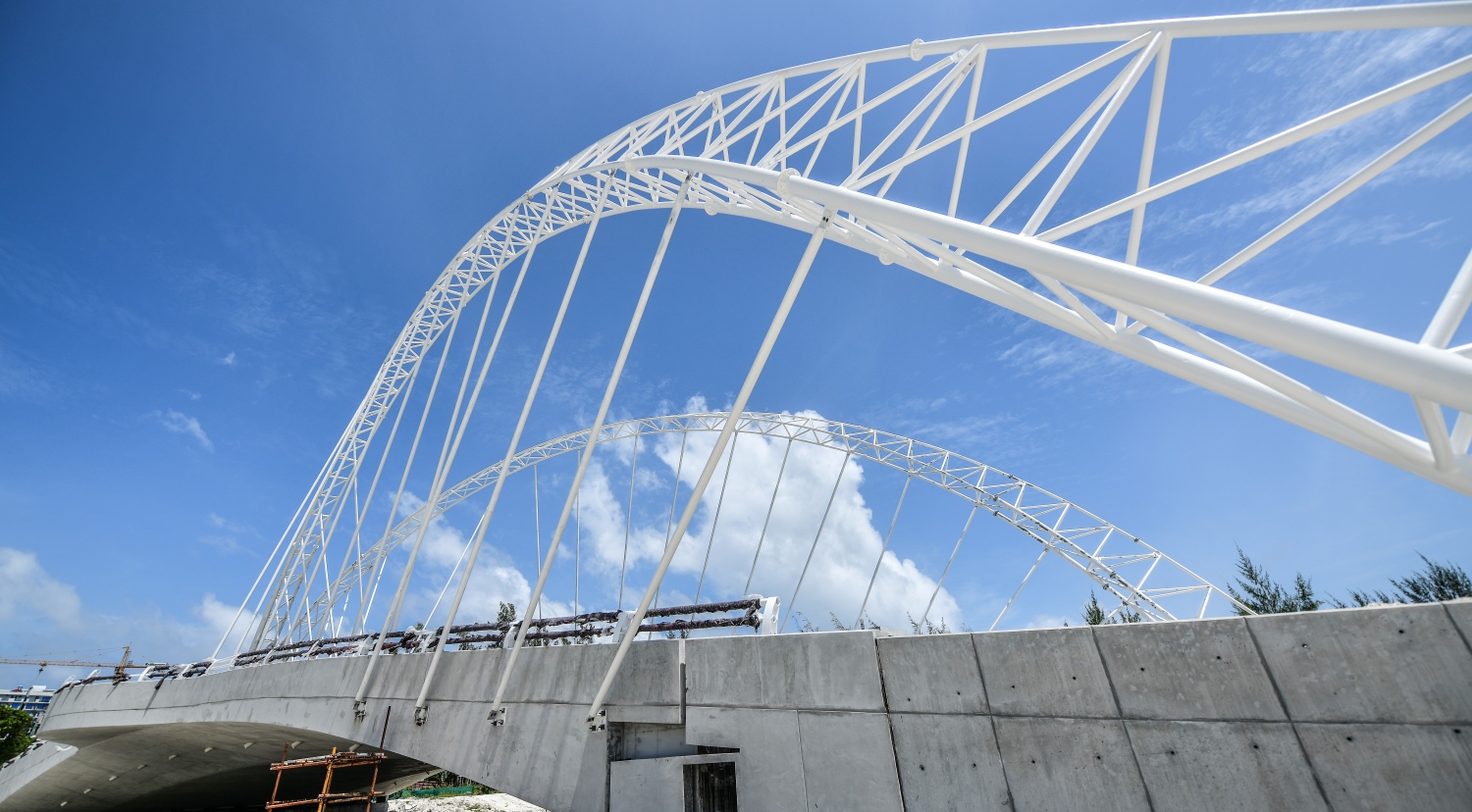 މާލެ: ޖޫން 23، 2020: ހުޅުމާލެ ފުރަތަ ފިޔަވައްސާ ދެ ވަނަ ފިޔަވަހި ގުޅާލަން އަޅާ ބްރިޖުތަކުގެ ފަހުގެ ފޮޓޯތައް.-- ނިޝާން އަލީ /މިހާރު