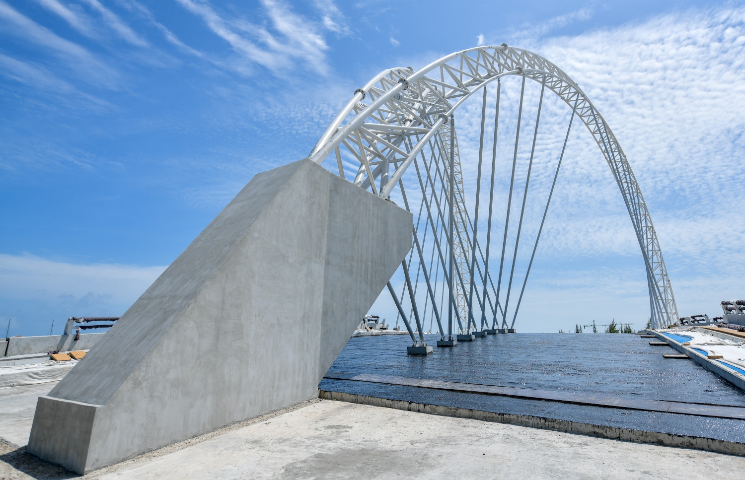 މާލެ: ޖޫން 23، 2020: ހުޅުމާލެ ފުރަތަ ފިޔަވައްސާ ދެ ވަނަ ފިޔަވަހި ގުޅާލަން އަޅާ ބްރިޖުތަކުގެ ފަހުގެ ފޮޓޯތައް.-- ނިޝާން އަލީ /މިހާރު