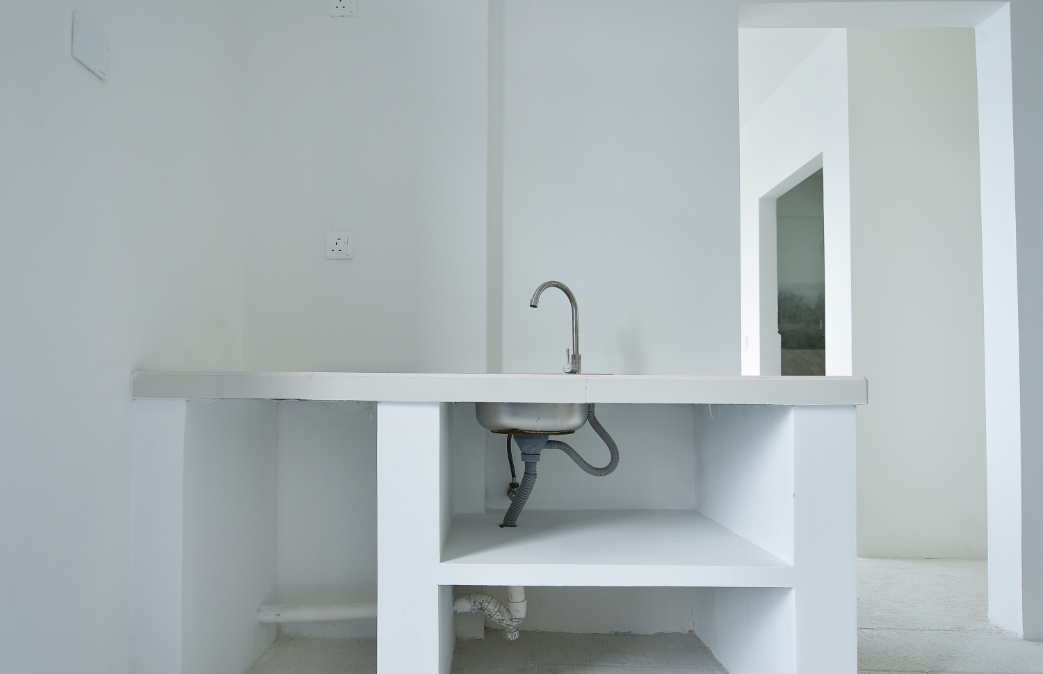 މާލެ: ޖޫން 24، 2020: ހިޔާ ފްލެޓުތައް މީޑިއާ އަށް ދައްކާލުން: ފްލެޓުތަކުގެ މަސައްކަތް 90 ޕަސެންޓް ވަނީ ނިމިފައި، މި އަހަރު ފަހުކޮޅު ފްލެޓުގެ ހައްގުވެރިންނަށް ފްލެޓުތައް ހަވާލުކުރެވޭނެ ކަމަށް އެޗްޑިސީން ބުނޭ. ކޮމާޝަލް ކަންތައްތަކަށް ގްރައުންޑް ފްލޯ ހާއްސަކުރުމުން 7،000 ފްލެޓްގެ އަދަދު މިހާރު ވަނީ 6،720 އަށް މަދުވެފައި.-- ފޮޓޯތައް: އަހުމަދު އަވްޝަން އިލްޔާސް /މިހާރު