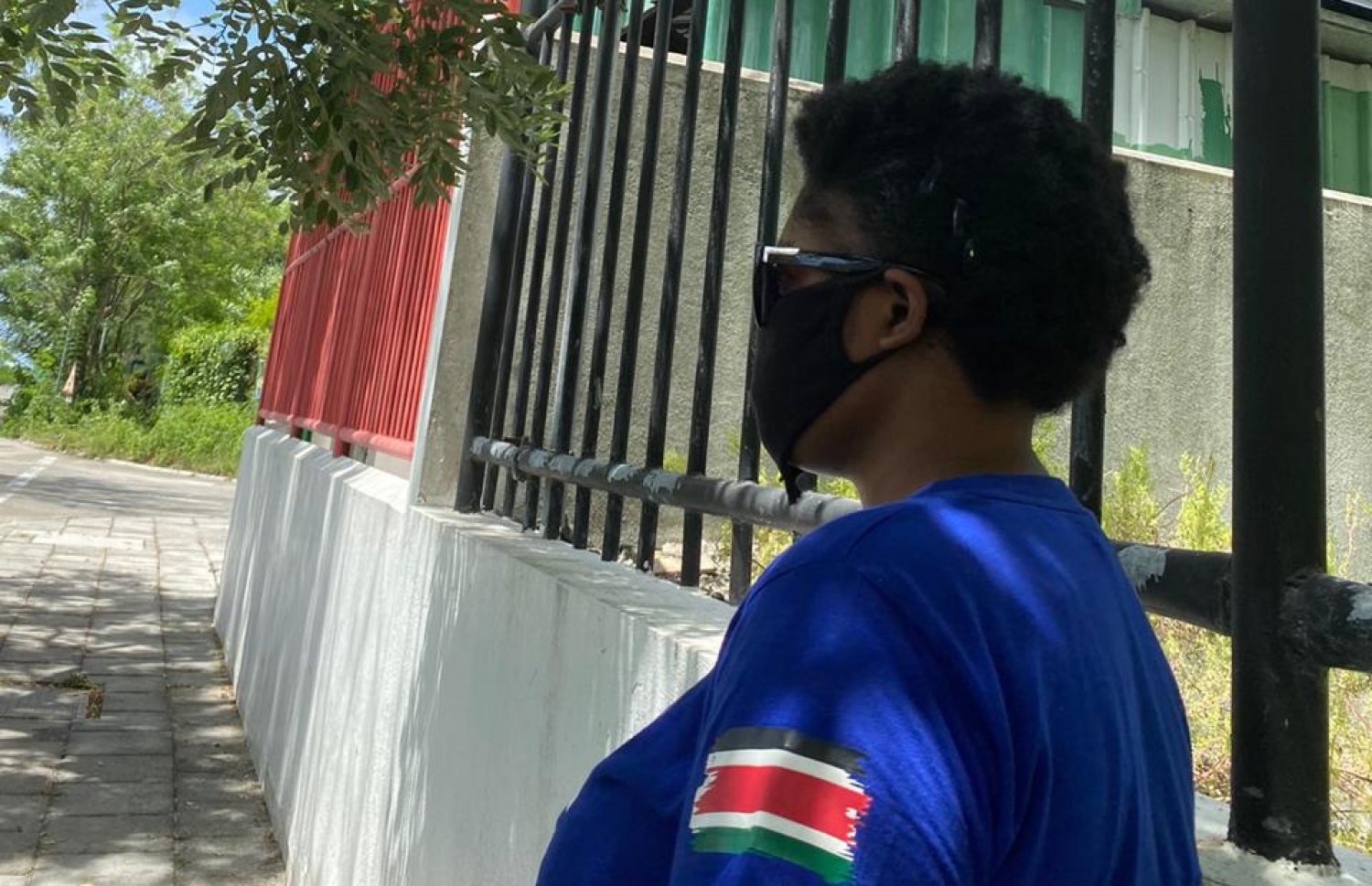 ސަފާރީގައި ޖިންސީ ގޯނާގެ ޝިކާރައަކަށްވި އަންހެންމީހާ: އޭނާ. ބުނަނީ އެ މައްސަލަ ކުރިއަށް ގެންދަން ބޭނުން ނުވާ ކަމަށް.