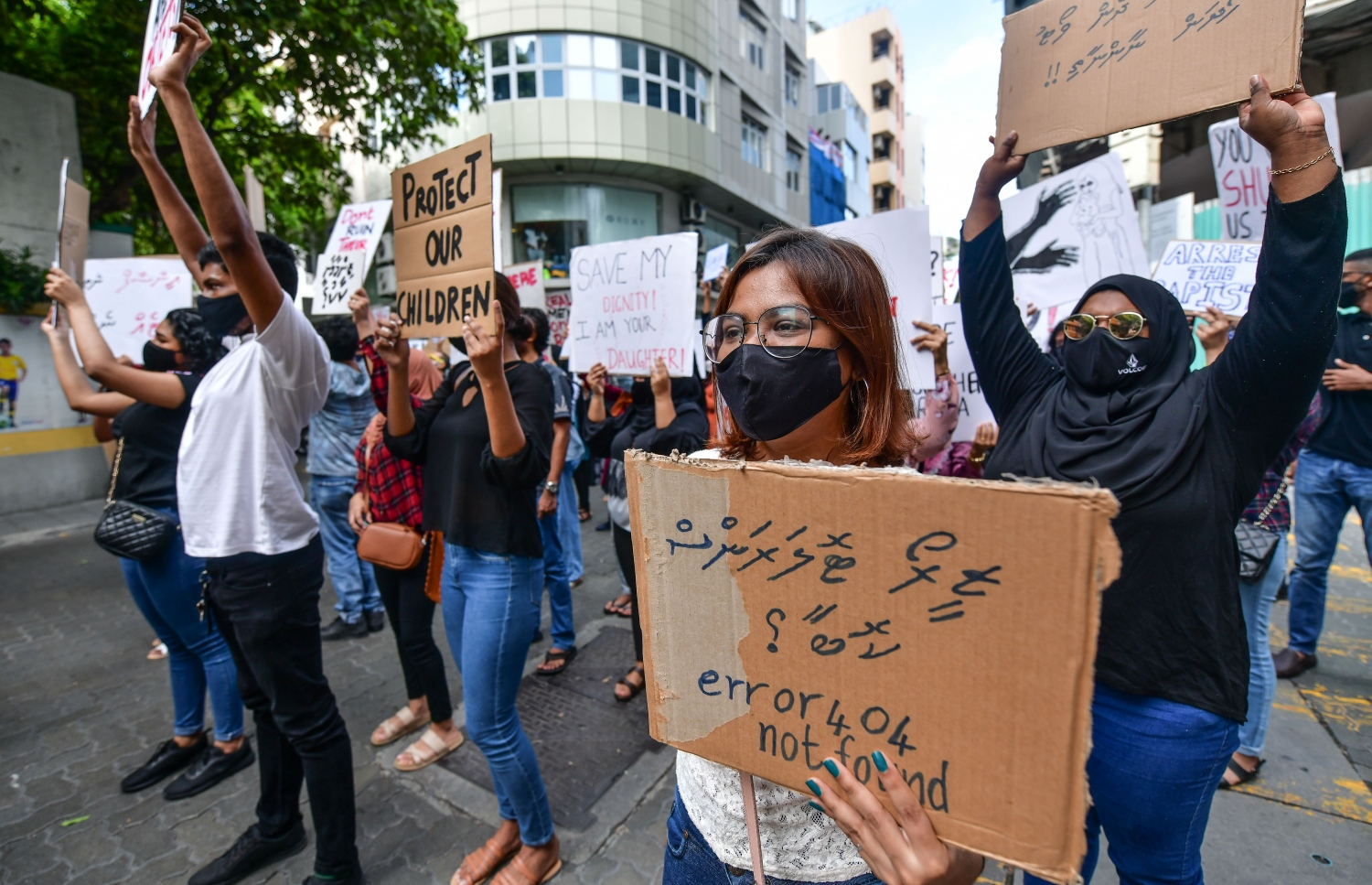 ޖިންސީ އަނިޔާއާ ދެކޮޅަށް މާލޭގައި ބޭއްވި މުޒަހާރާއެއްގެ ތެރެއިން.-- ފައިލް ފޮޓޯ: ނިޝާން އަލީ / މިހާރު