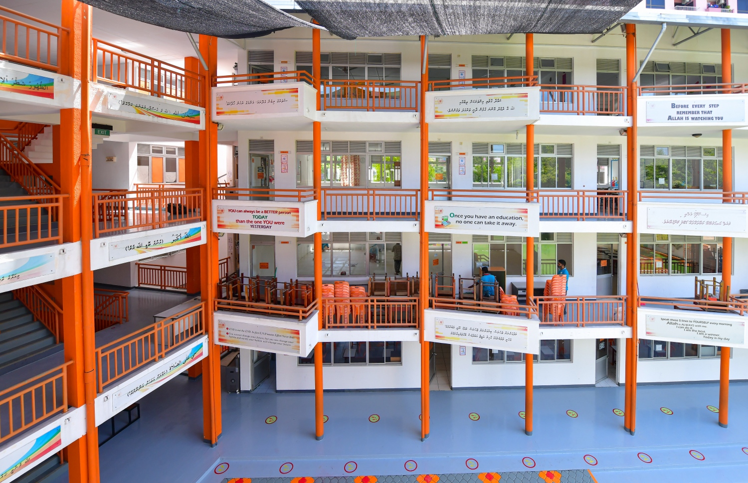 ނިއު ނޯމަލްގައި ކިޔަވައިދިނުމަށް އިމާދުއްދީން ސްކޫލުގެ ތައްޔާރުވެފައި--- ފޮޓޯ: އަހުމަދު އަވްޝަން/ މިހާރު