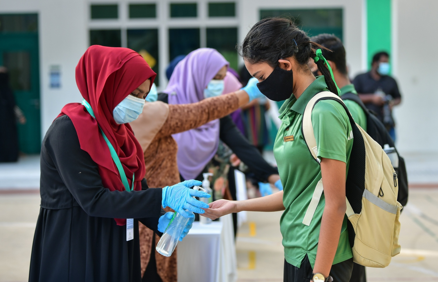 ބޮޑު ބަންދަކަށް ފަހު ދަރިވަރުން ސްކޫލަށް ދިއުން