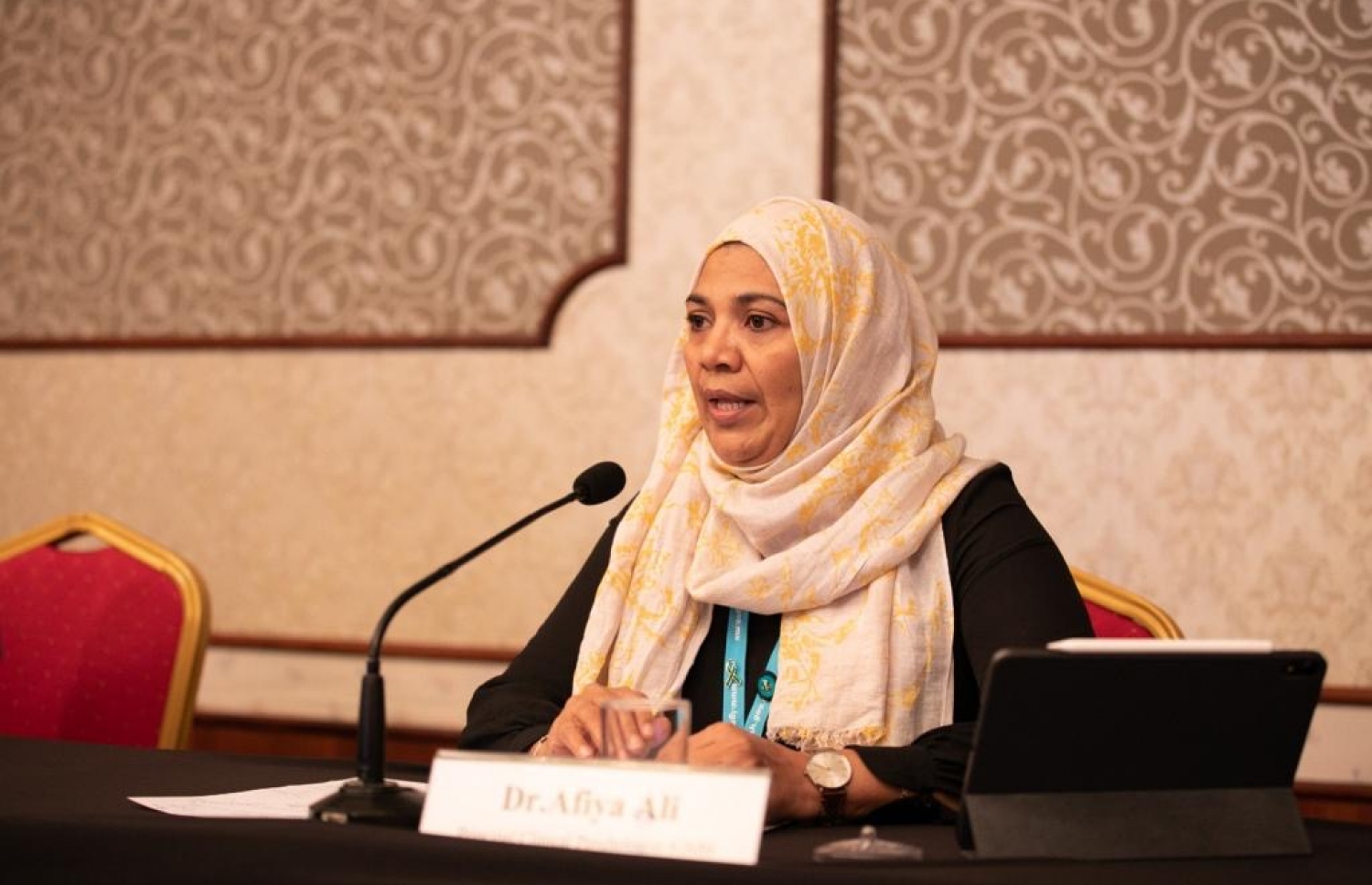 ޑރ. އާފިޔާ ޖުލައި 1ގައި ނޫސްވެރިންނާ ވާހަކަ ދައްކަވަނީ. ފޮޓޯ: އަހުމަދު އަވްޝަން އިލްޔާސް/ މިހާރު