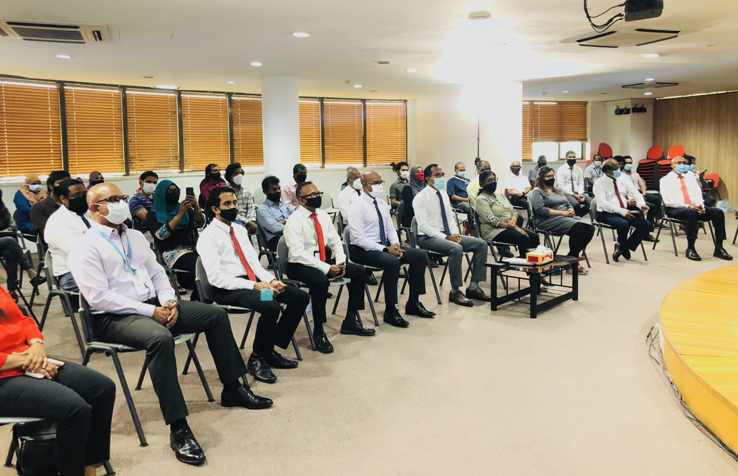 ގެމެން މޮޑިއުލް ރަސްމީކޮށް ތައާރަފު ކުރުމަށް މިއަދު ބޭއްވި ރަސްމިއްޔާތުގައި މިނިސްޓަރު މަލީހާއި މާލޭގެ މޭޔަރު ޝިފާ މުހައްމަދާއި ސަރުކާރުގެ ބައެއް އިސް ބޭފުޅުން.---ފޮޓޯ: ނިޝާން އަލީ/މިހާރު