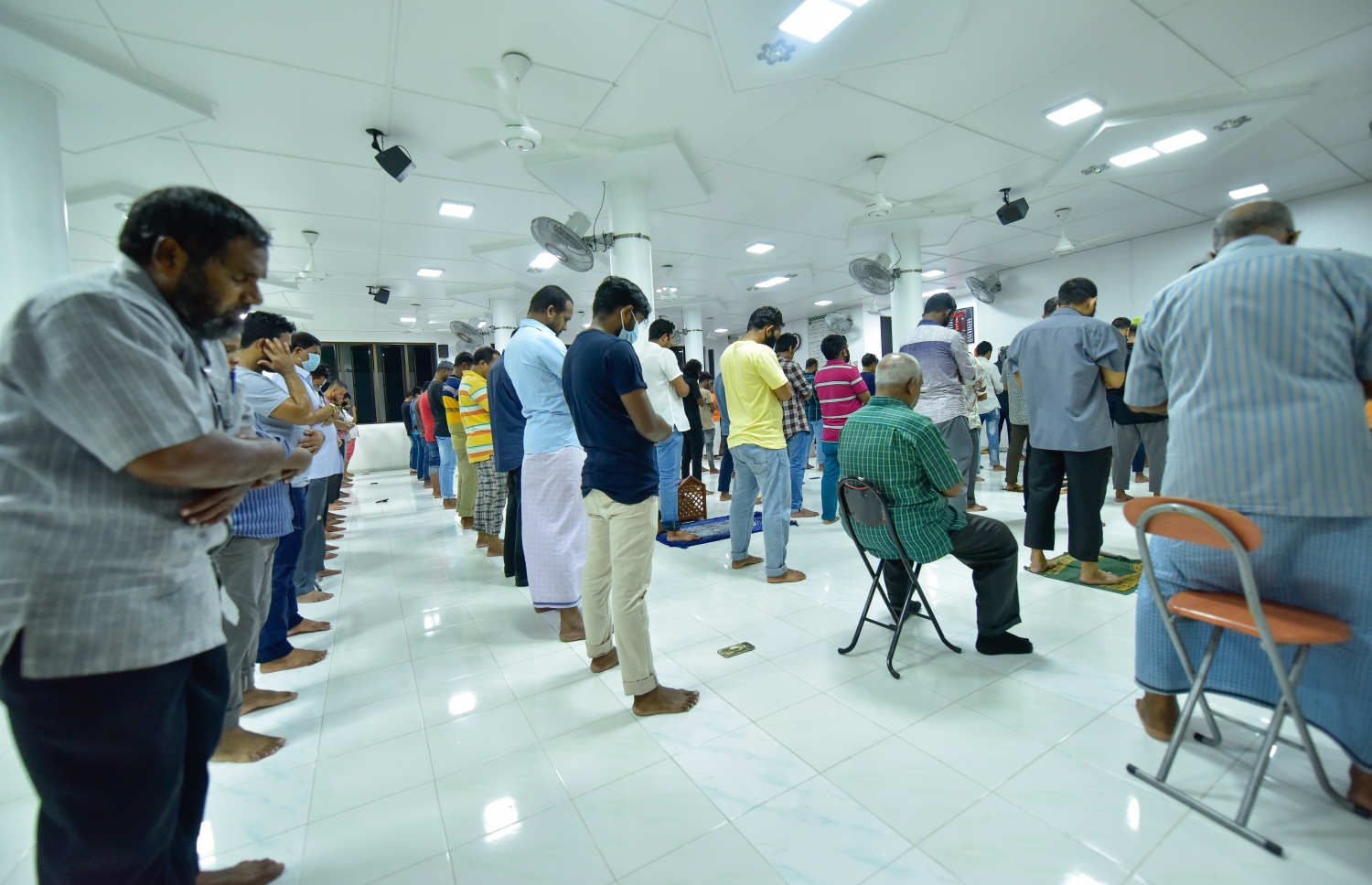 މާލެ: ޖުލައި 1، 2020: ލޮކްޑައުންއަށް ފަހު މާލެ އާއި ވިލިމާލެ އާއި ހުޅުމާލޭގެ މިސްކިތްތަކުގައި ޖަމާއަތުގައި ނަމާދު ކުރަން ފެށުން.-- ފޮޓޯ: އަހުމަދު އަވްޝަން /މިހާރު