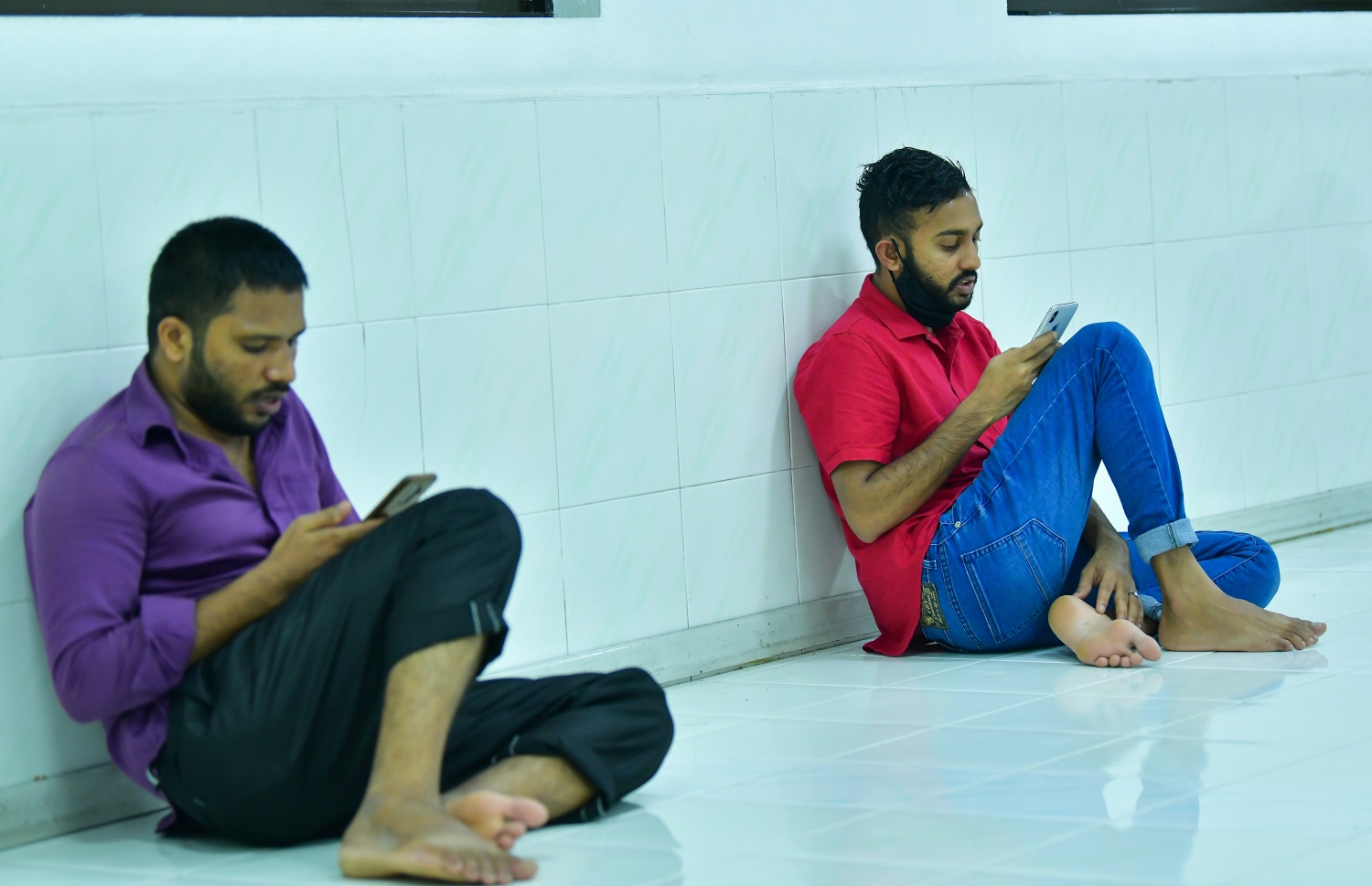 މާލެ: ޖުލައި 1، 2020: ލޮކްޑައުންއަށް ފަހު މާލެ އާއި ވިލިމާލެ އާއި ހުޅުމާލޭގެ މިސްކިތްތަކުގައި ޖަމާއަތުގައި ނަމާދު ކުރަން ފެށުން.-- ފޮޓޯ: އަހުމަދު އަވްޝަން /މިހާރު