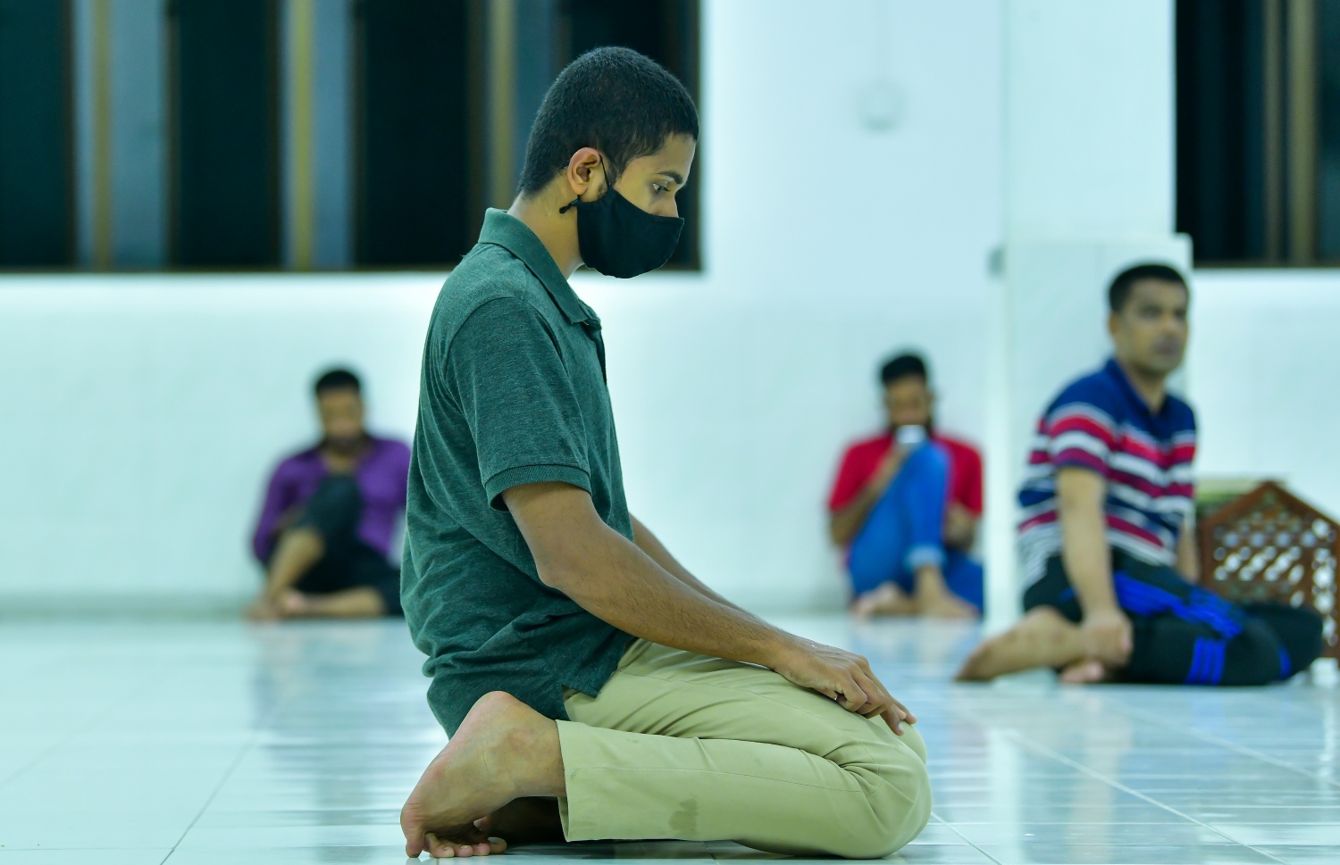 މާލެ: ޖުލައި 1، 2020: ލޮކްޑައުންއަށް ފަހު މާލެ އާއި ވިލިމާލެ އާއި ހުޅުމާލޭގެ މިސްކިތްތަކުގައި ޖަމާއަތުގައި ނަމާދު ކުރަން ފެށުން.-- ފޮޓޯ: އަހުމަދު އަވްޝަން /މިހާރު