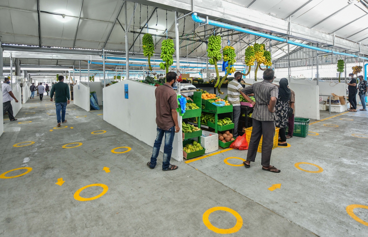 ދަތުރުވެރިންގެ މާރުކޭޓް: މިހާރު މުޅި މާރުކޭޓު ފެންނަނީ ފަޅުކޮށް-. ފޮޓޯ: ނިޝާން އަލީ/މިހާރު