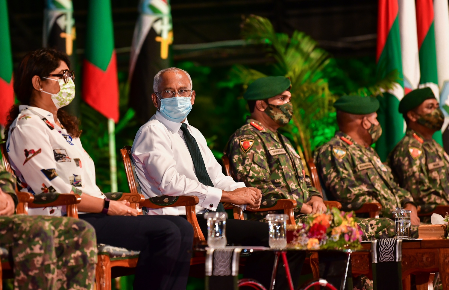 މިރޭގެ ހަފުލާގައި ރައީސާއި މިނިސްޓަރު މާރިޔާ އާއި ސިފައިންގެ އިސްވެރިން -- ފޮޓޯ/މިިހާރު