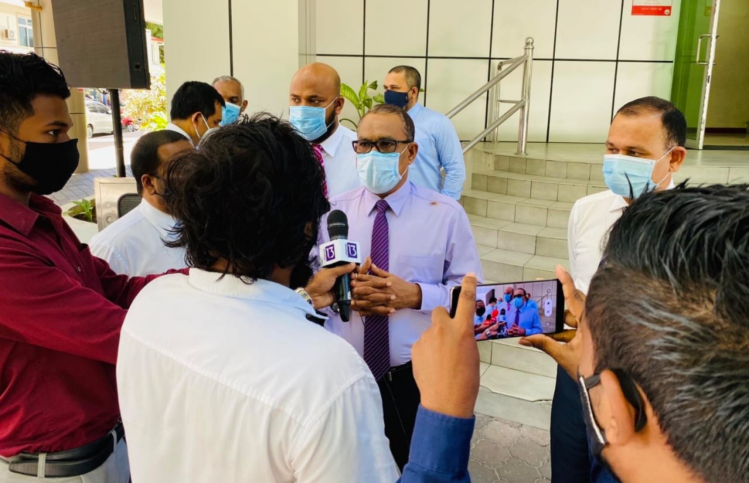 ޕީޖީ ޝަމީމްއާ ބައްދަލުކުރެއްވުމަށްފަހު ޕީއެންސީގެ ރައީސް އަދުރޭ ވާހަކަދައްކަވަނީ.-- ފޮޓޯ: ޕީޕީއެމް/ޕީއެންސީ ކޯލިޝަން