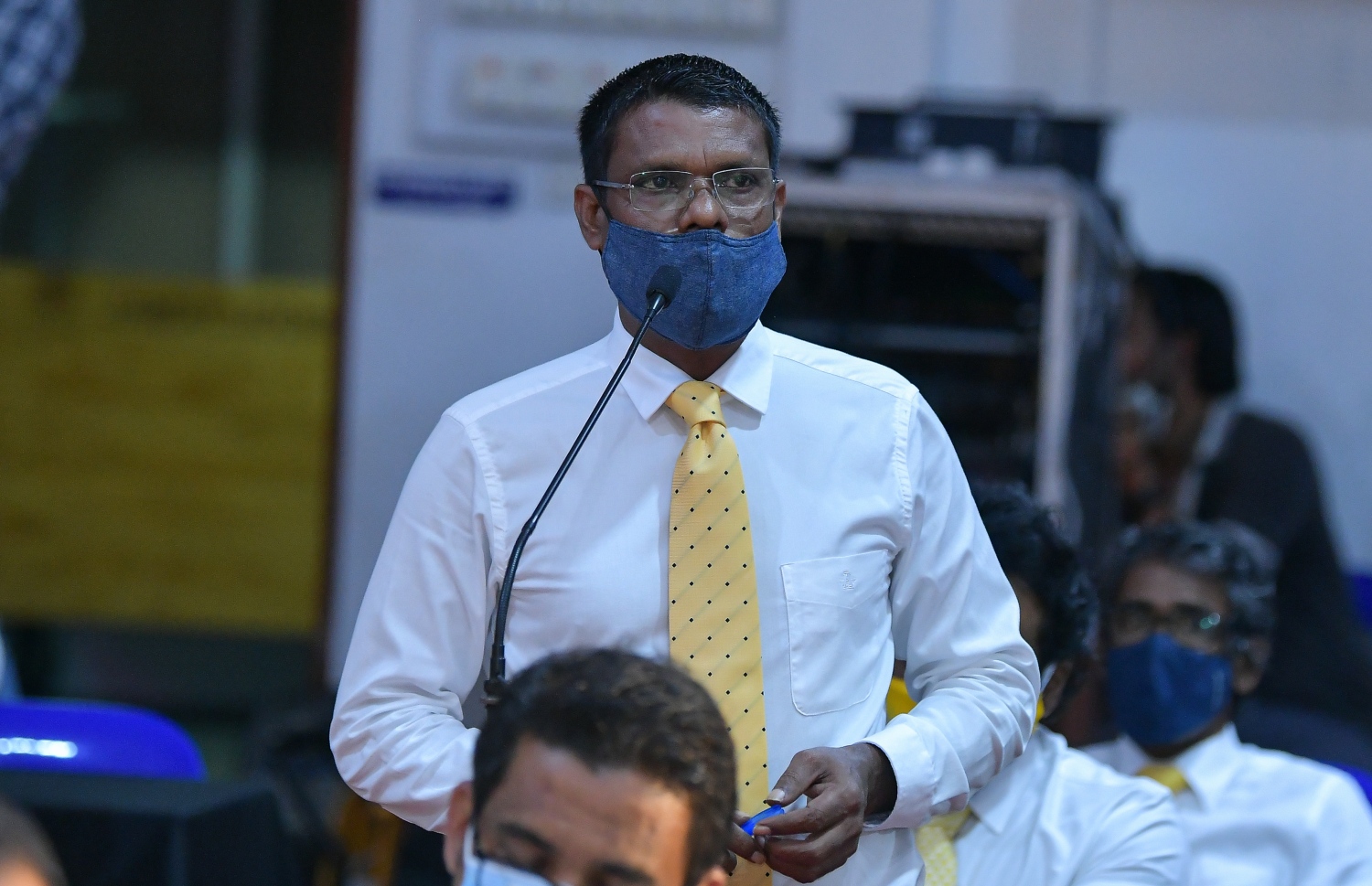 މާލެ: ޖުލައި 8، 2020: ޖަމާލުއްދީން ސްކޫލްގައި ބޭއްވި އެމްޑީޕީގެ ގައުމީ މަޖިލީހުގެ ޖަލްސާގެ ތެރެއިން: ކޮވިޑް-19 ފެތުރުން ކޮންޓްރޯލްކުރަން އެޅި ފިޔަވަޅުތަކުގެ ސަބަބުން ވަރަށް ބޮޑު ދައްޗަކާ ކުރިމަތިވެފައިވާ ކަަމަށާއި އެހެން ނަމަވެސް އެމްޑީޕީގެ ވައުދުތައް އަންނަނީ ފުއްދަމުން ކަމަށް ރައްޔިތުންގެ މަޖިލީހުގެ ރައީސް އަދި އެމްޑީޕީގެ ރައީސް މުހައްމަދު ނަޝީދު ވިދާޅުވި.-- ފޮޓޯތައް: އަހުމަދު އަވްޝަން އިލްޔާސް /މިހާރު