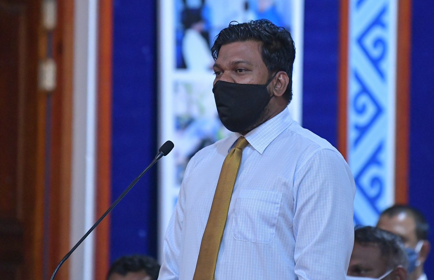 މާލެ: ޖުލައި 8، 2020: ޖަމާލުއްދީން ސްކޫލްގައި ބޭއްވި އެމްޑީޕީގެ ގައުމީ މަޖިލީހުގެ ޖަލްސާގެ ތެރެއިން: ކޮވިޑް-19 ފެތުރުން ކޮންޓްރޯލްކުރަން އެޅި ފިޔަވަޅުތަކުގެ ސަބަބުން ވަރަށް ބޮޑު ދައްޗަކާ ކުރިމަތިވެފައިވާ ކަަމަށާއި އެހެން ނަމަވެސް އެމްޑީޕީގެ ވައުދުތައް އަންނަނީ ފުއްދަމުން ކަމަށް ރައްޔިތުންގެ މަޖިލީހުގެ ރައީސް އަދި އެމްޑީޕީގެ ރައީސް މުހައްމަދު ނަޝީދު ވިދާޅުވި.-- ފޮޓޯތައް: އަހުމަދު އަވްޝަން އިލްޔާސް /މިހާރު