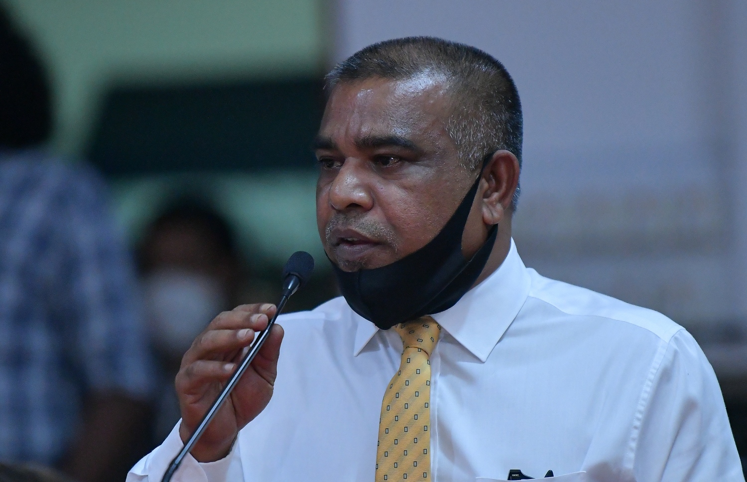 މާލެ: ޖުލައި 8، 2020: ޖަމާލުއްދީން ސްކޫލްގައި ބޭއްވި އެމްޑީޕީގެ ގައުމީ މަޖިލީހުގެ ޖަލްސާގެ ތެރެއިން: ކޮވިޑް-19 ފެތުރުން ކޮންޓްރޯލްކުރަން އެޅި ފިޔަވަޅުތަކުގެ ސަބަބުން ވަރަށް ބޮޑު ދައްޗަކާ ކުރިމަތިވެފައިވާ ކަަމަށާއި އެހެން ނަމަވެސް އެމްޑީޕީގެ ވައުދުތައް އަންނަނީ ފުއްދަމުން ކަމަށް ރައްޔިތުންގެ މަޖިލީހުގެ ރައީސް އަދި އެމްޑީޕީގެ ރައީސް މުހައްމަދު ނަޝީދު ވިދާޅުވި.-- ފޮޓޯތައް: އަހުމަދު އަވްޝަން އިލްޔާސް /މިހާރު
