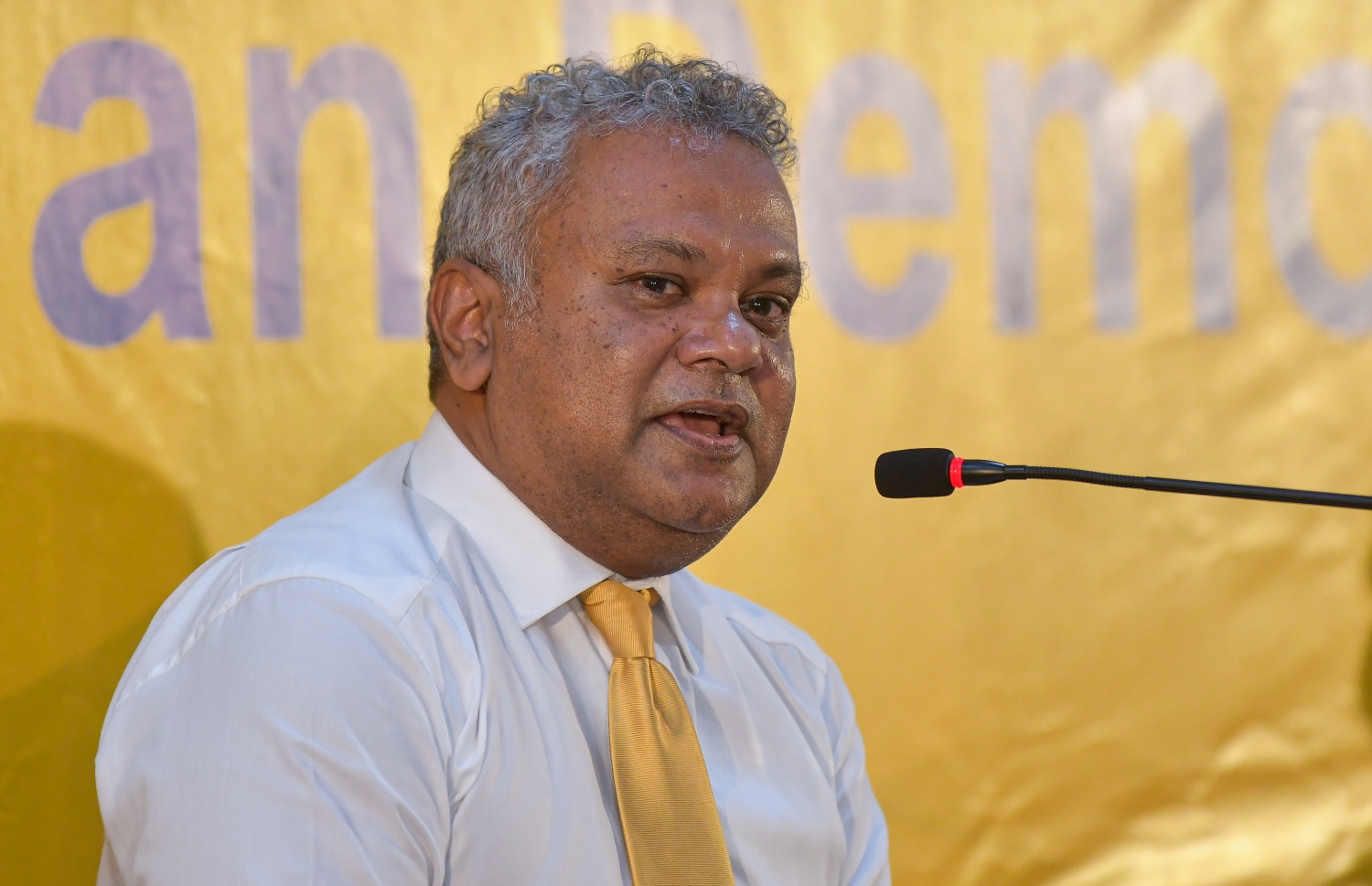 މާލެ: ޖުލައި 8، 2020: ޖަމާލުއްދީން ސްކޫލްގައި ބޭއްވި އެމްޑީޕީގެ ގައުމީ މަޖިލީހުގެ ޖަލްސާގެ ތެރެއިން: ކޮވިޑް-19 ފެތުރުން ކޮންޓްރޯލްކުރަން އެޅި ފިޔަވަޅުތަކުގެ ސަބަބުން ވަރަށް ބޮޑު ދައްޗަކާ ކުރިމަތިވެފައިވާ ކަަމަށާއި އެހެން ނަމަވެސް އެމްޑީޕީގެ ވައުދުތައް އަންނަނީ ފުއްދަމުން ކަމަށް ރައްޔިތުންގެ މަޖިލީހުގެ ރައީސް އަދި އެމްޑީޕީގެ ރައީސް މުހައްމަދު ނަޝީދު ވިދާޅުވި.-- ފޮޓޯތައް: އަހުމަދު އަވްޝަން އިލްޔާސް /މިހާރު