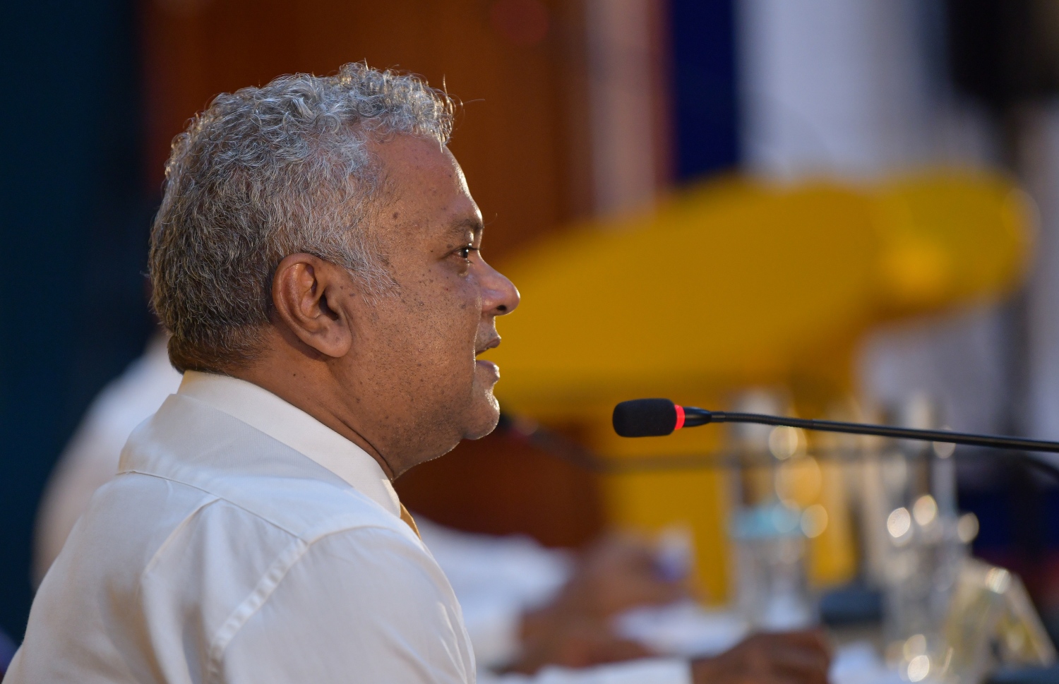 މާލެ: ޖުލައި 8، 2020: ޖަމާލުއްދީން ސްކޫލްގައި ބޭއްވި އެމްޑީޕީގެ ގައުމީ މަޖިލީހުގެ ޖަލްސާގެ ތެރެއިން: ކޮވިޑް-19 ފެތުރުން ކޮންޓްރޯލްކުރަން އެޅި ފިޔަވަޅުތަކުގެ ސަބަބުން ވަރަށް ބޮޑު ދައްޗަކާ ކުރިމަތިވެފައިވާ ކަަމަށާއި އެހެން ނަމަވެސް އެމްޑީޕީގެ ވައުދުތައް އަންނަނީ ފުއްދަމުން ކަމަށް ރައްޔިތުންގެ މަޖިލީހުގެ ރައީސް އަދި އެމްޑީޕީގެ ރައީސް މުހައްމަދު ނަޝީދު ވިދާޅުވި.-- ފޮޓޯތައް: އަހުމަދު އަވްޝަން އިލްޔާސް /މިހާރު