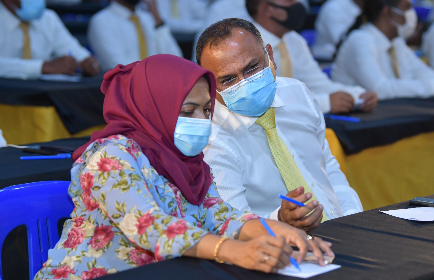 މާލެ: ޖުލައި 8، 2020: ޖަމާލުއްދީން ސްކޫލްގައި ބޭއްވި އެމްޑީޕީގެ ގައުމީ މަޖިލީހުގެ ޖަލްސާގެ ތެރެއިން: ކޮވިޑް-19 ފެތުރުން ކޮންޓްރޯލްކުރަން އެޅި ފިޔަވަޅުތަކުގެ ސަބަބުން ވަރަށް ބޮޑު ދައްޗަކާ ކުރިމަތިވެފައިވާ ކަަމަށާއި އެހެން ނަމަވެސް އެމްޑީޕީގެ ވައުދުތައް އަންނަނީ ފުއްދަމުން ކަމަށް ރައްޔިތުންގެ މަޖިލީހުގެ ރައީސް އަދި އެމްޑީޕީގެ ރައީސް މުހައްމަދު ނަޝީދު ވިދާޅުވި.-- ފޮޓޯތައް: އަހުމަދު އަވްޝަން އިލްޔާސް /މިހާރު